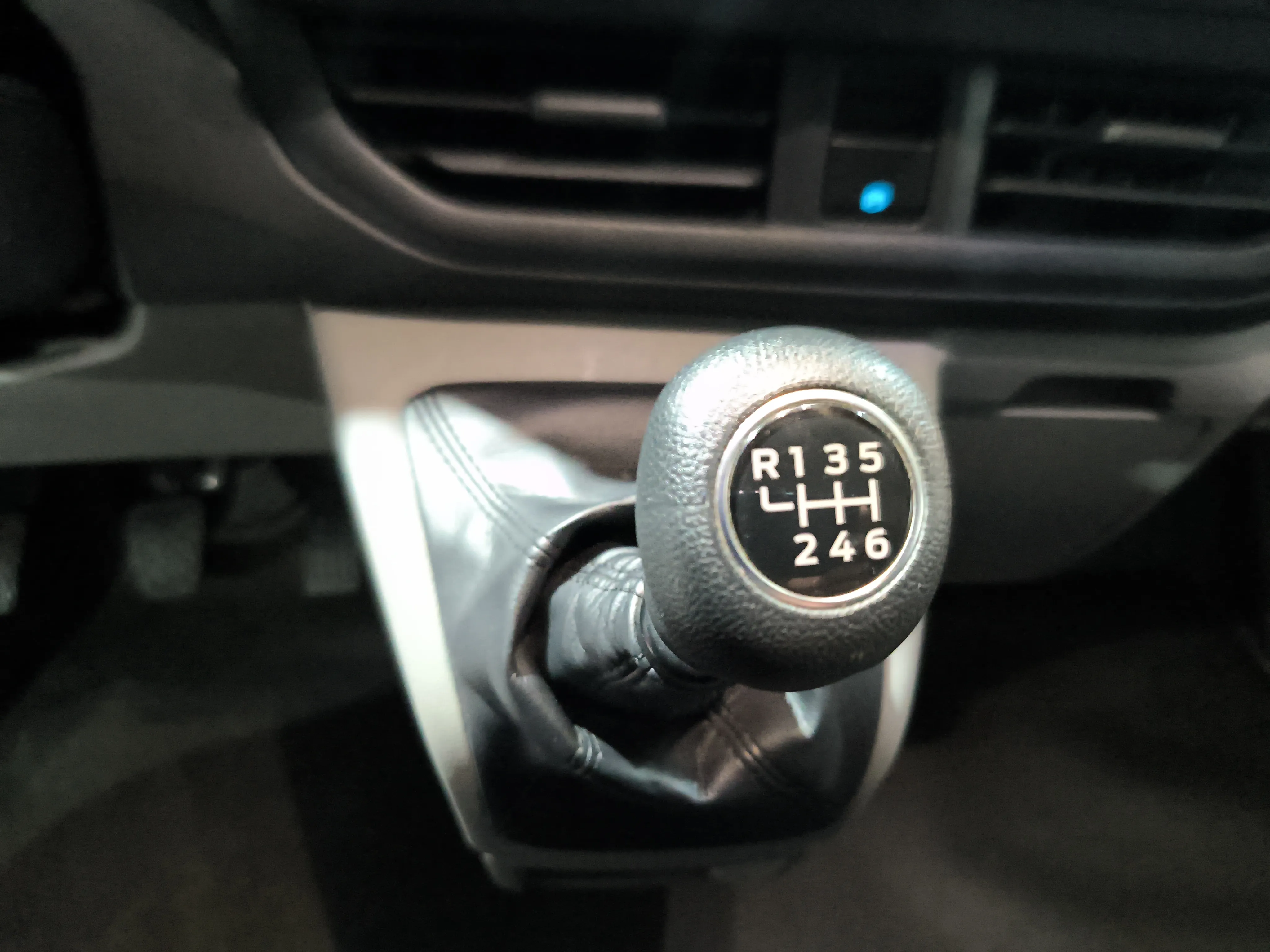 Ford Transit Custom DC Van 2.0 EcoBlue 300 L1 Trend - foto 23