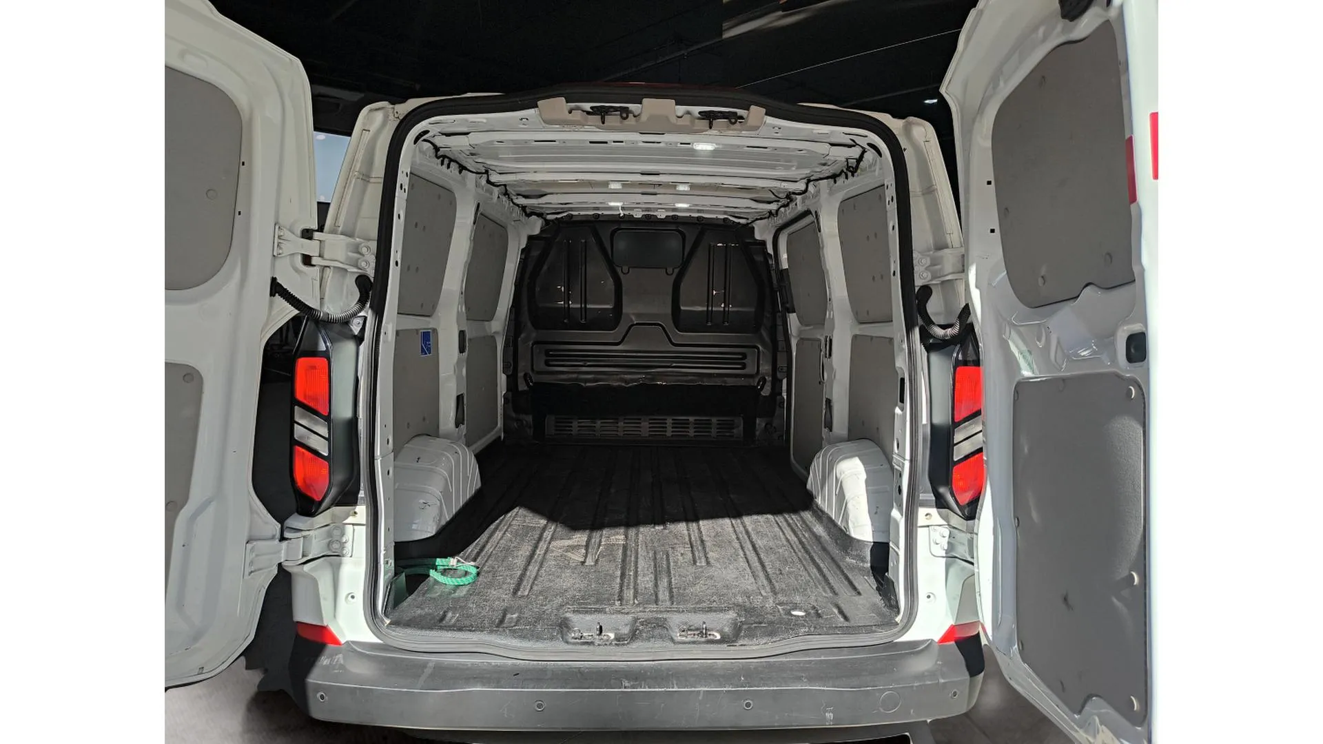 Ford Transit Custom DC Van 2.0 EcoBlue 300 L1 Trend - foto 15