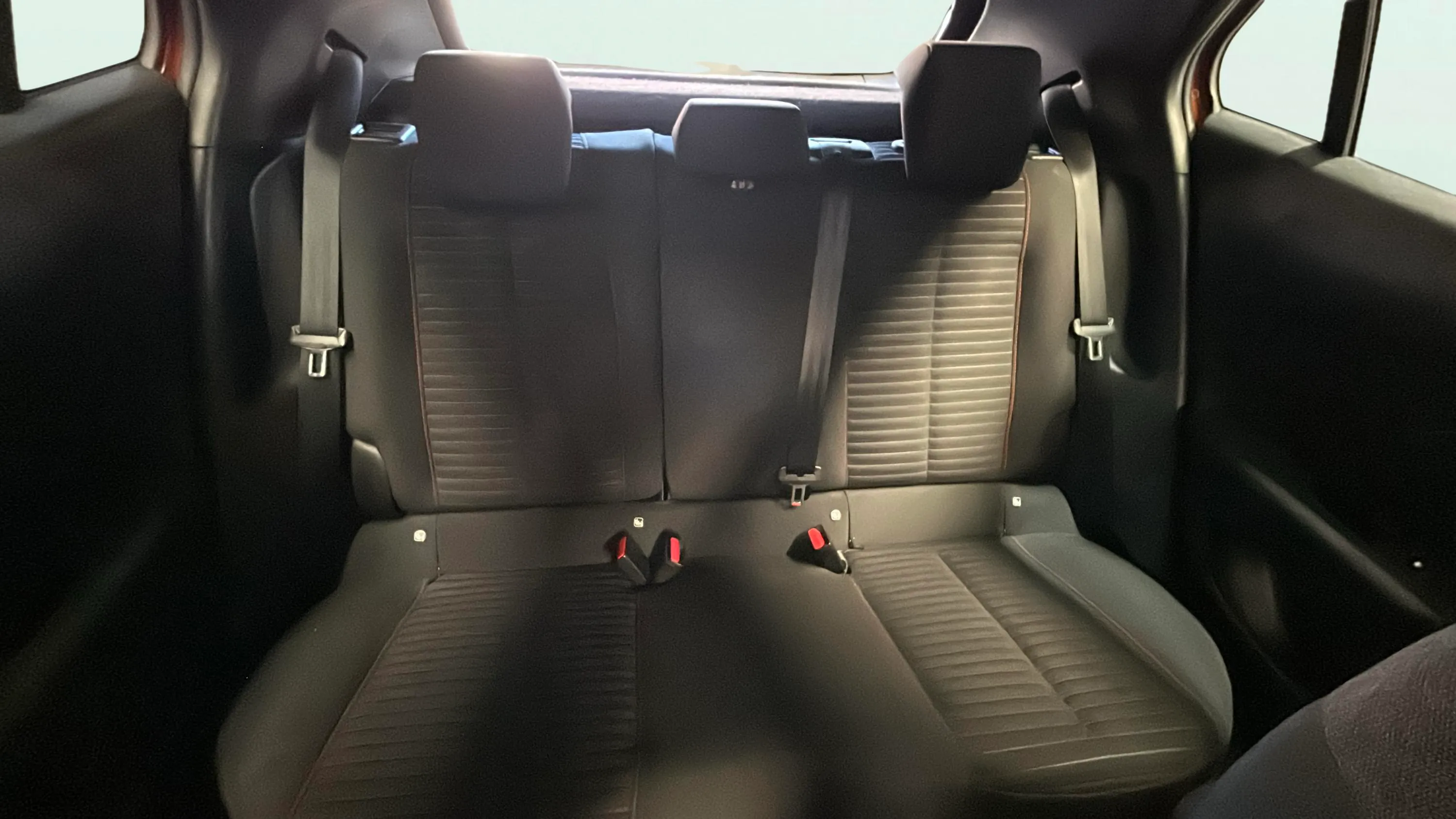 Peugeot 2008 Active PureTech 100 BVM6 - foto 15