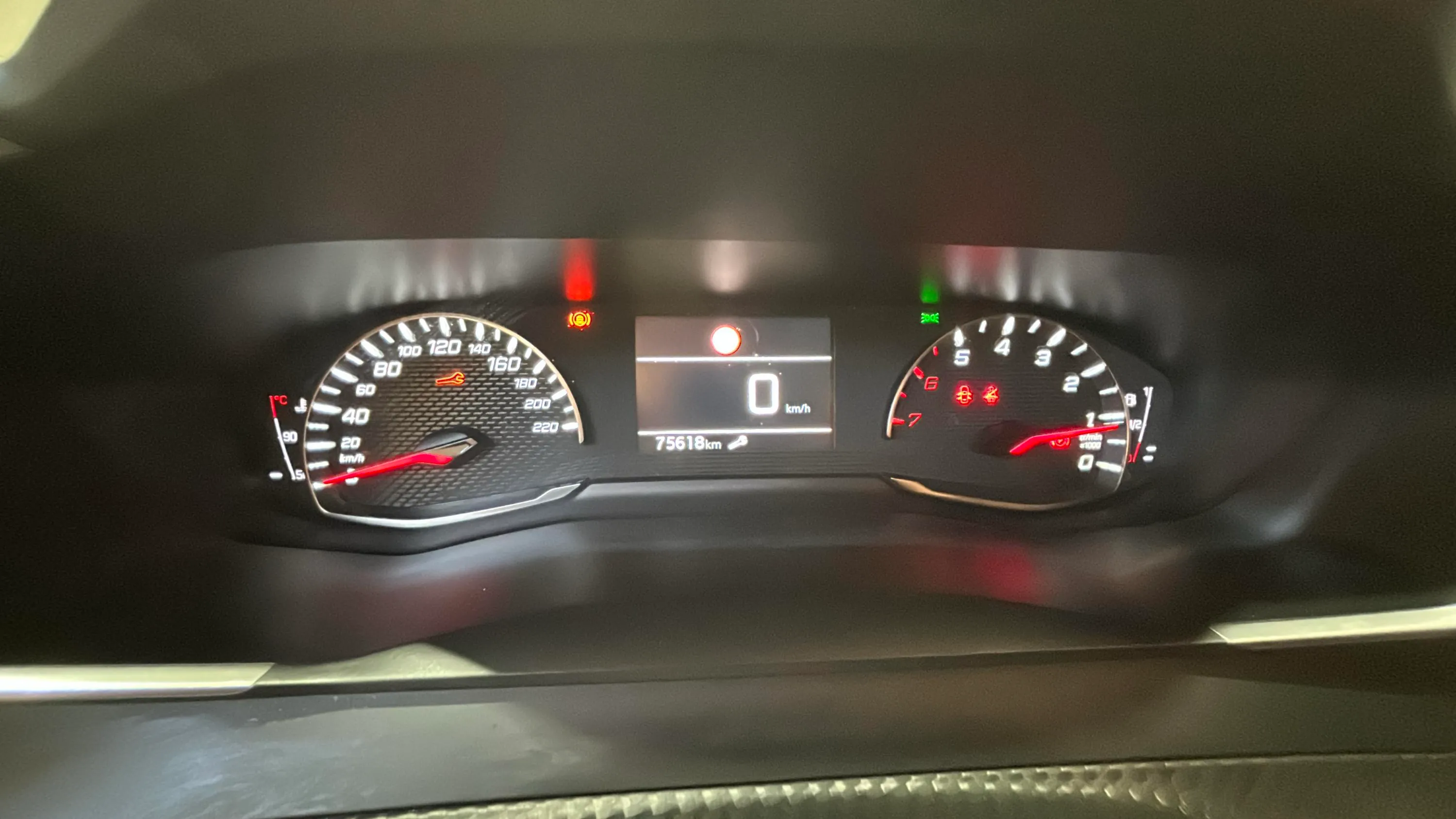 Peugeot 2008 Active PureTech 100 BVM6 - foto 12