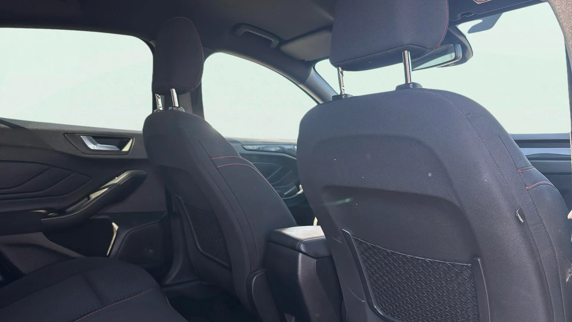 Ford Focus 1.0 EcoBoost MHEV ST-Line Design SIP - foto 17