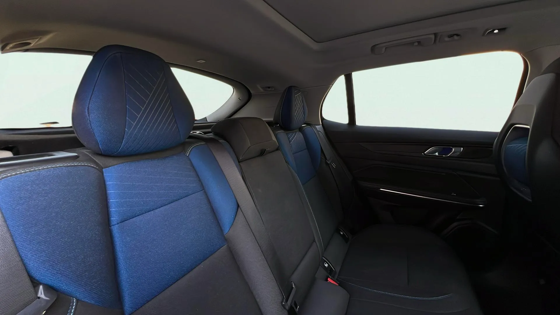 Lynk & Co 01 1.5 PHEV - foto 25