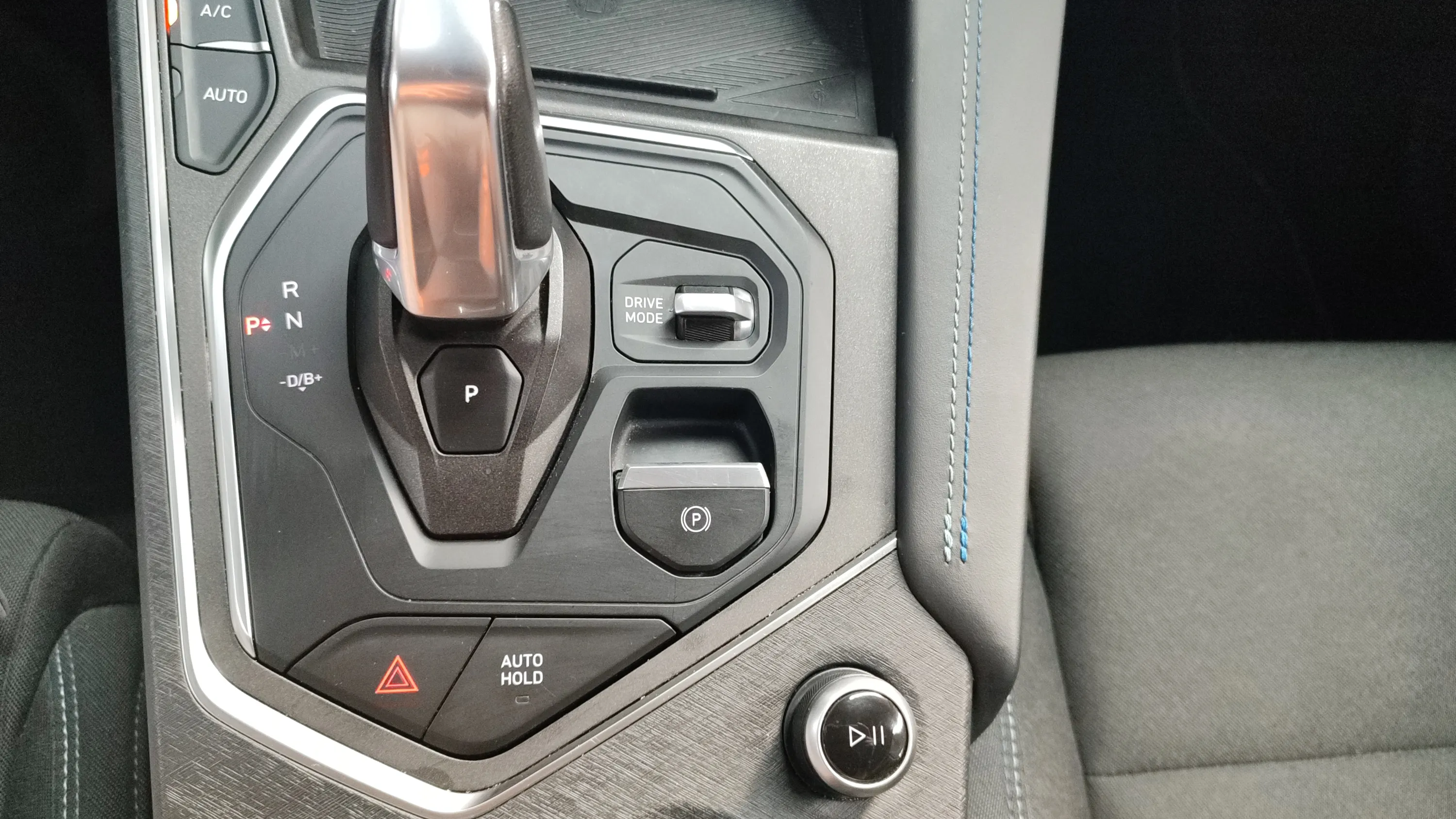 Lynk & Co 01 1.5 PHEV 6. - foto 15