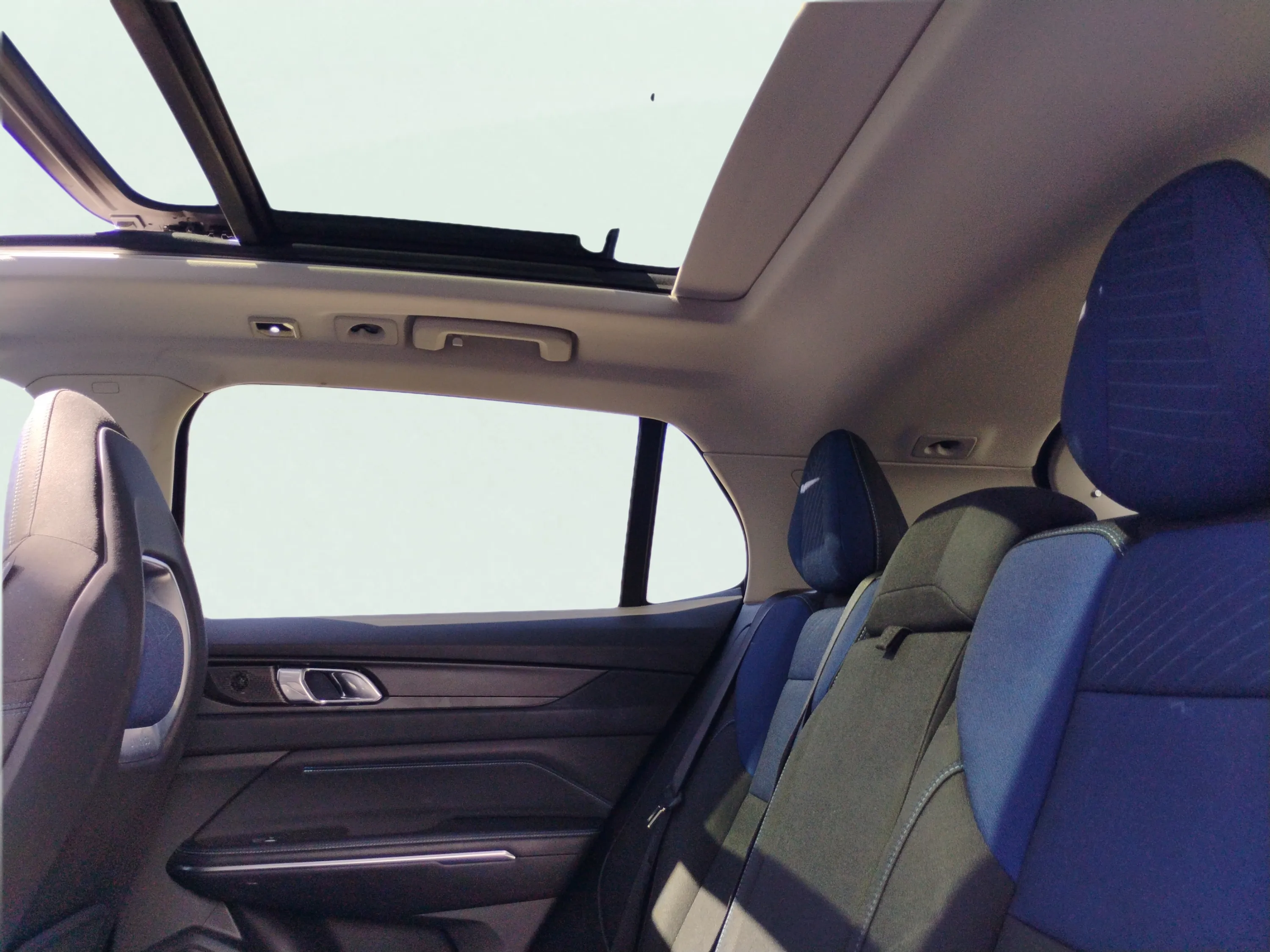 Lynk & Co 01 1.5 PHEV - foto 16