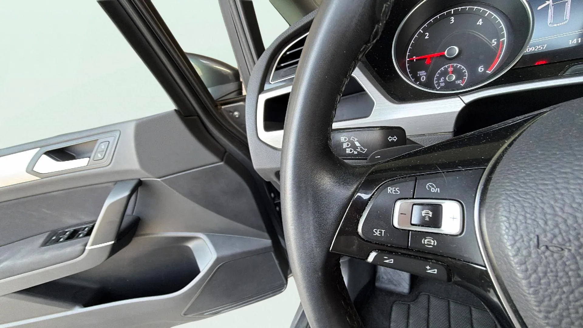 Volkswagen Touran Advance 2.0 TDI DSG - foto 18