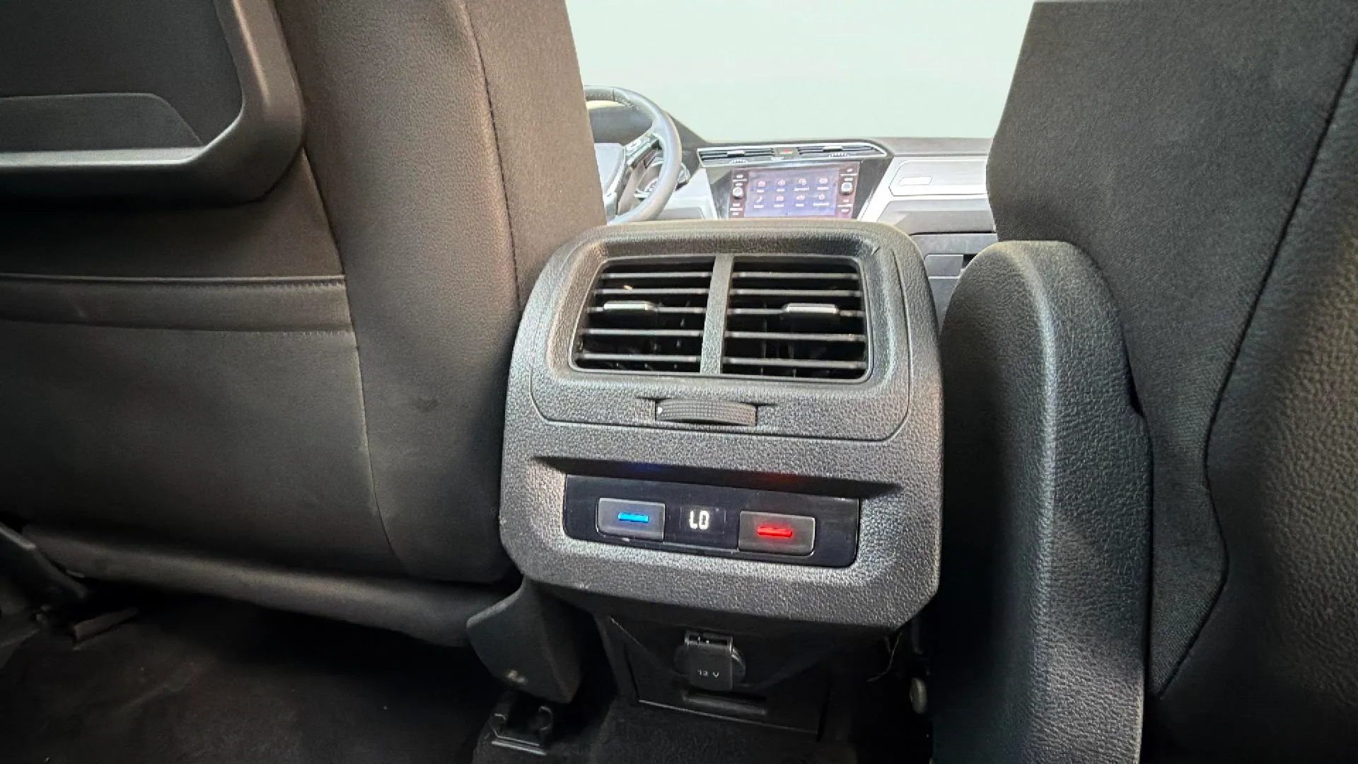 Volkswagen Touran Advance 2.0 TDI DSG - foto 30