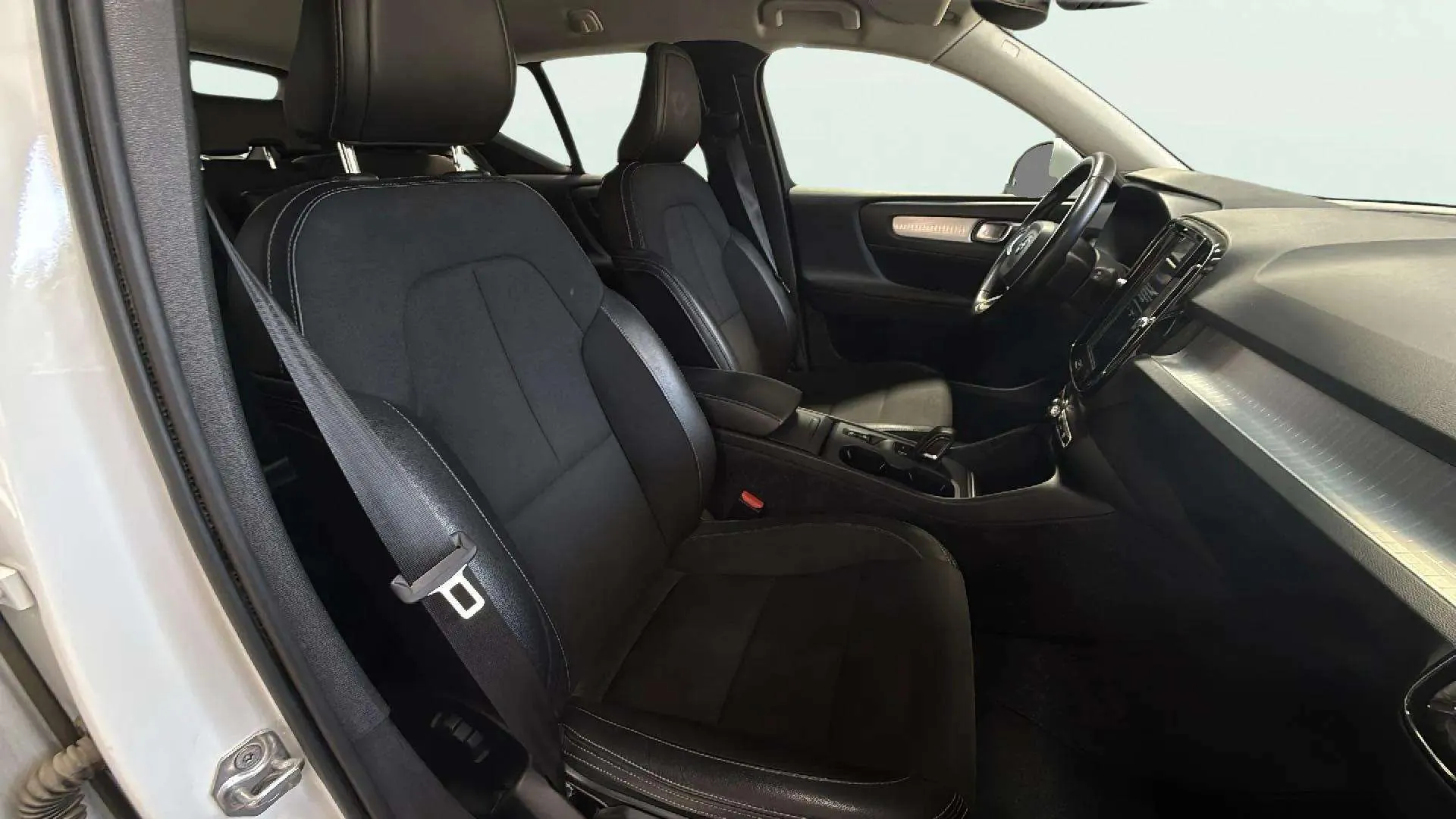 Volvo XC40 2.0 D3 - foto 9