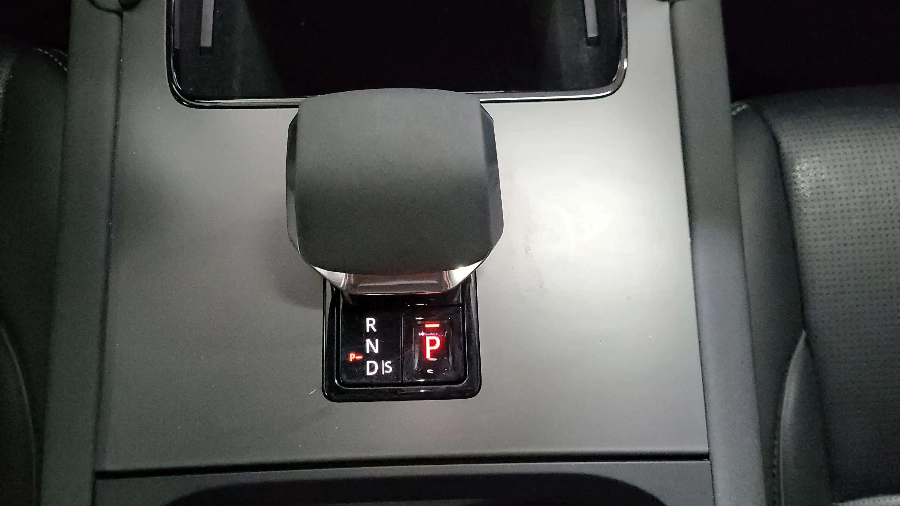 Land Rover Discovery Sport 1.5 I3 PHEV AWD Dynamic SE - foto 14