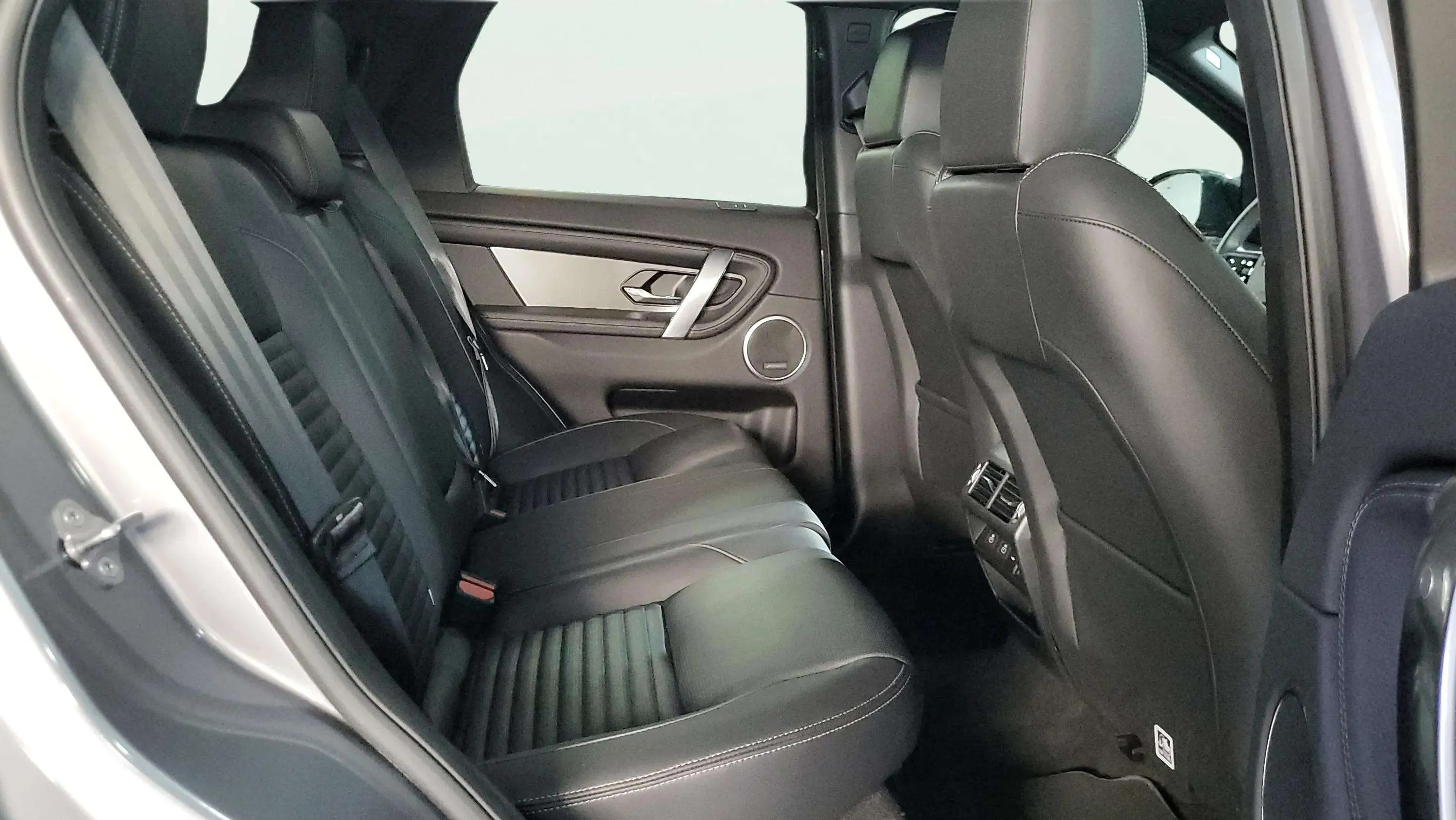 Land Rover Discovery Sport 1.5 I3 PHEV AWD Dynamic SE - foto 10