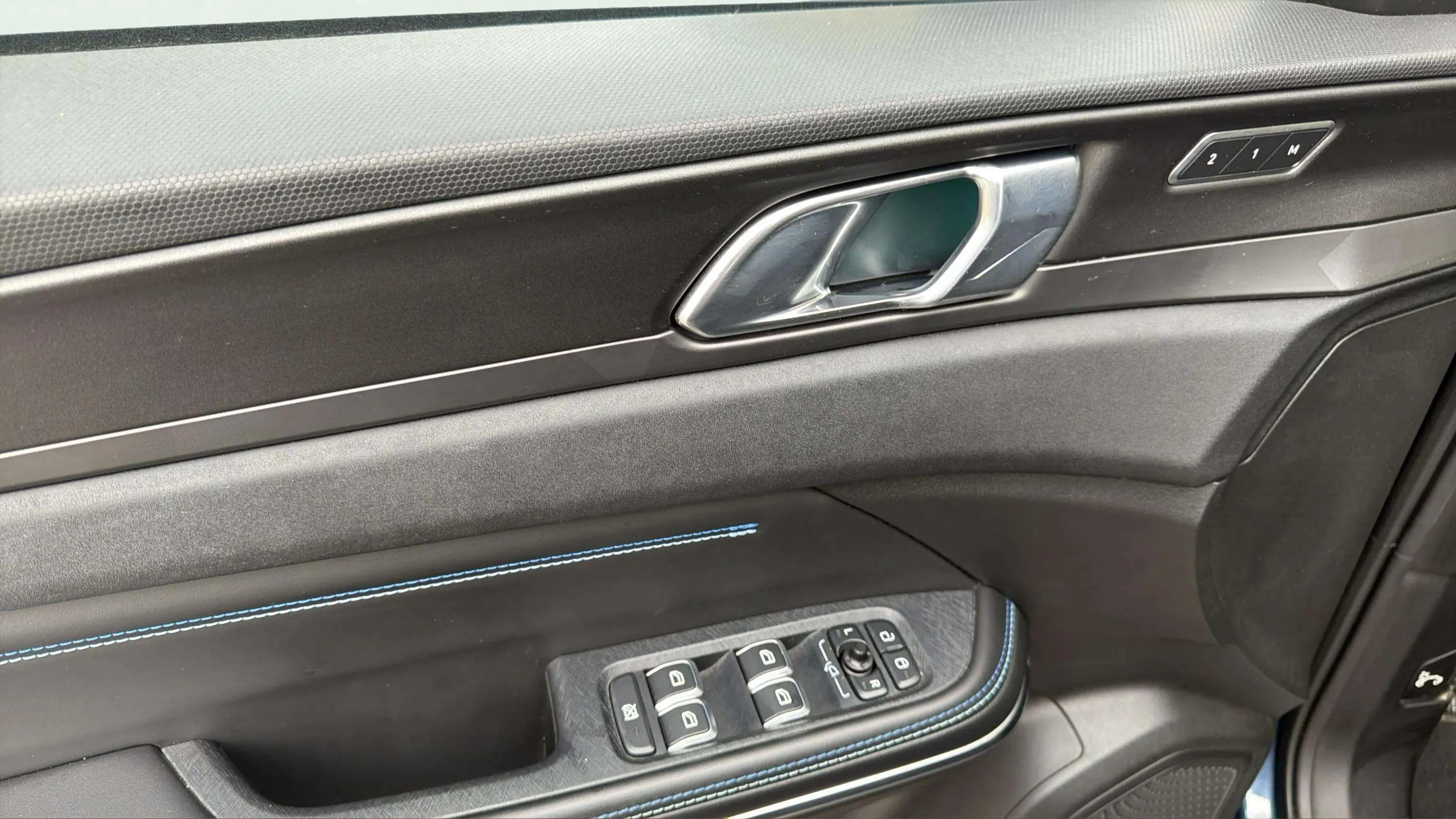Lynk & Co 01 1.5 PHEV - foto 18