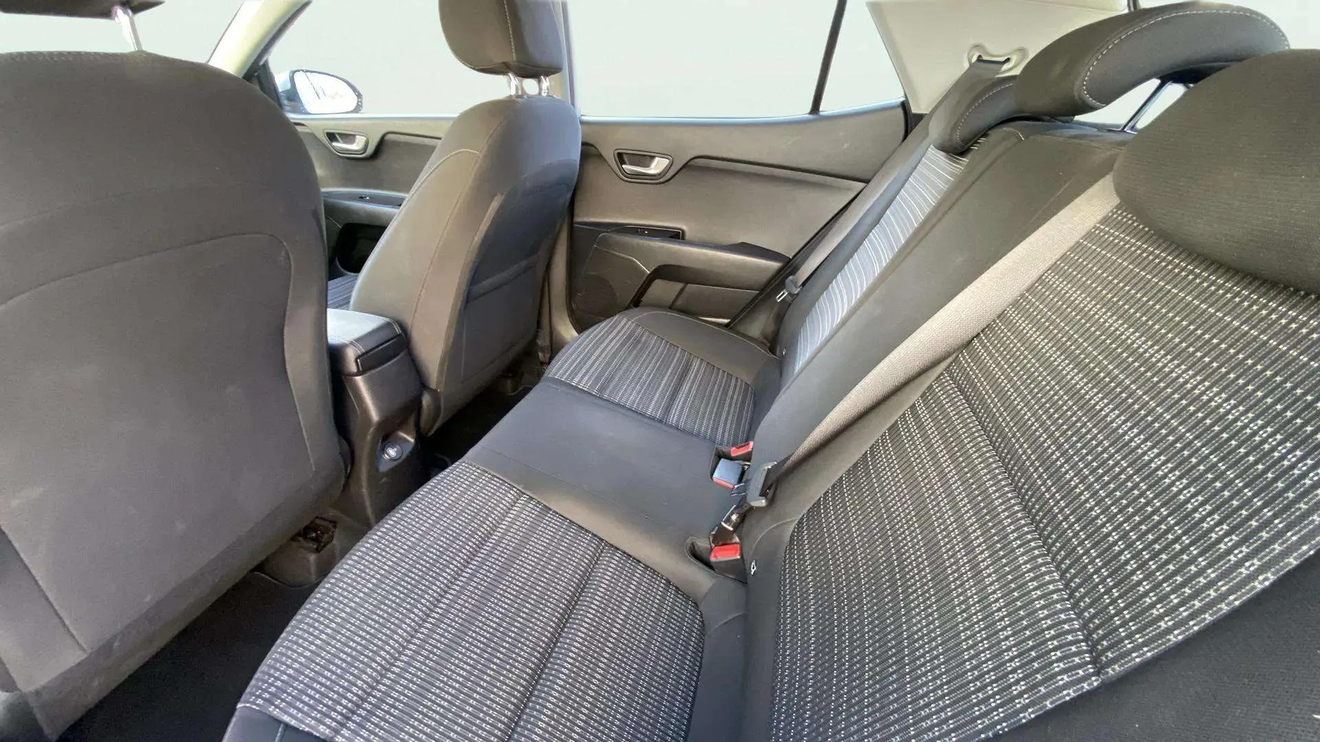 Kia Stonic 1.2 DPi Concept - foto 14