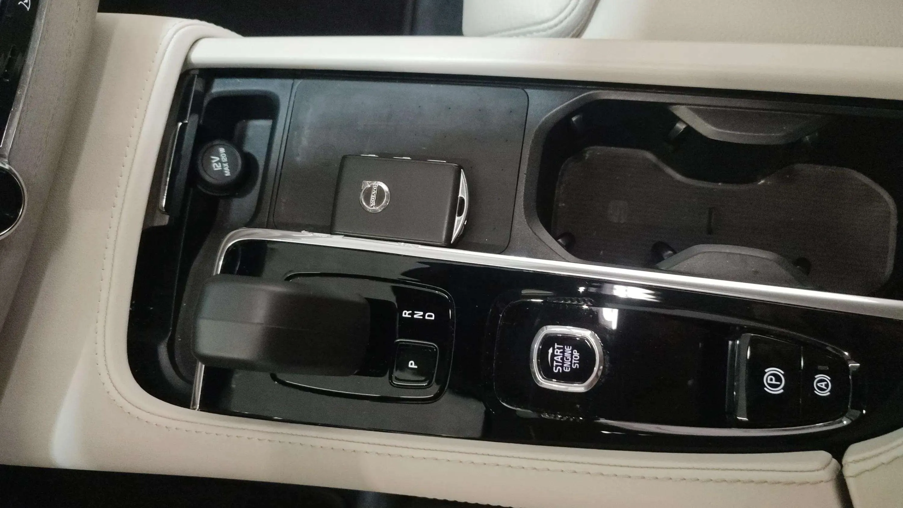Volvo XC90 2.0 B5 D AWD Core - foto 14