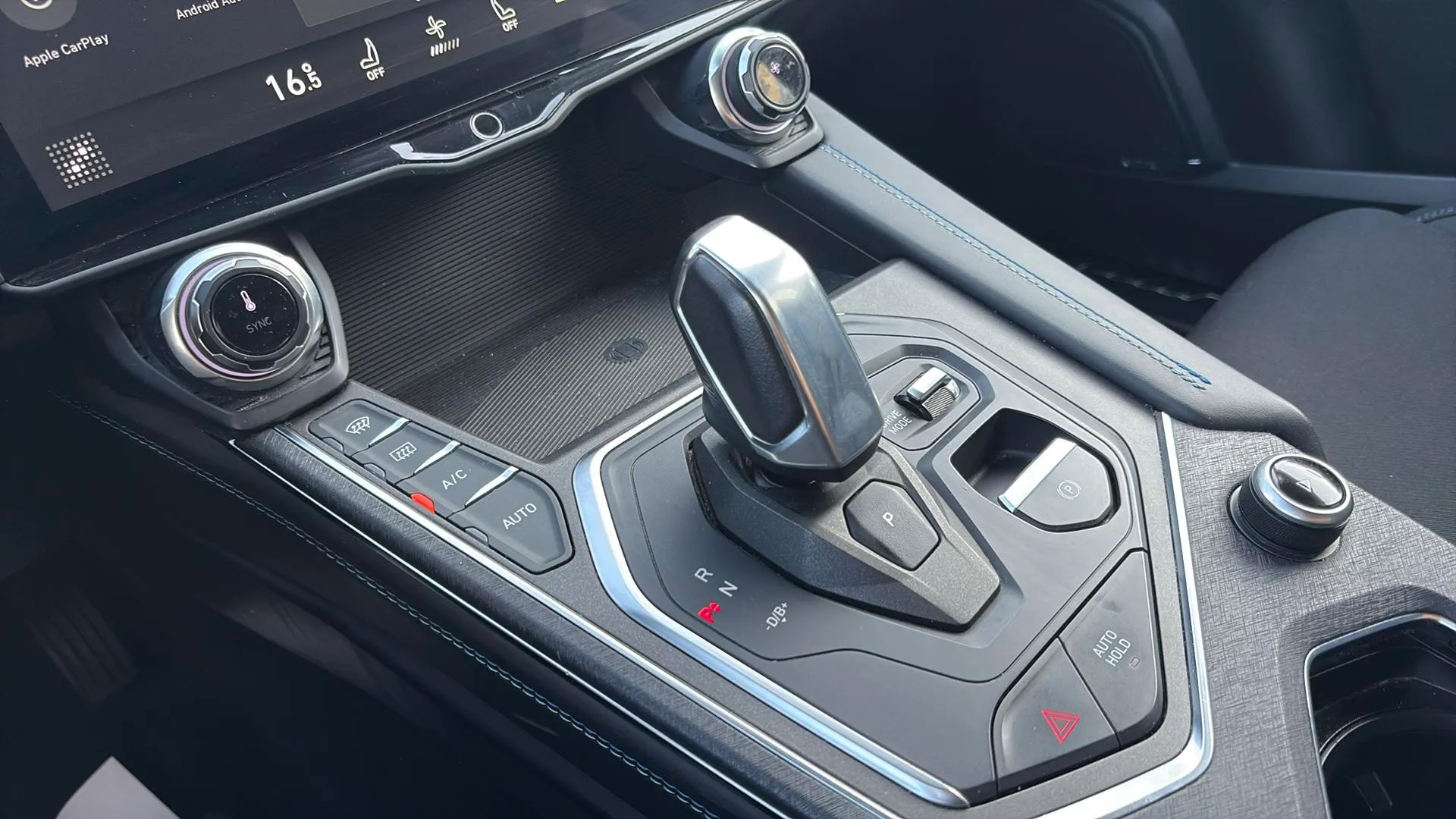 Lynk & Co 01 1.5 PHEV - foto 16