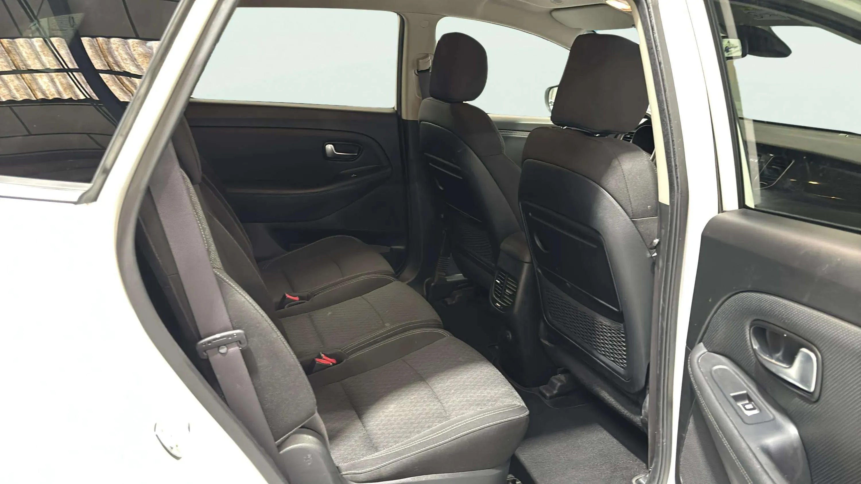 Kia Carens 1.6 GDi Basic - foto 23