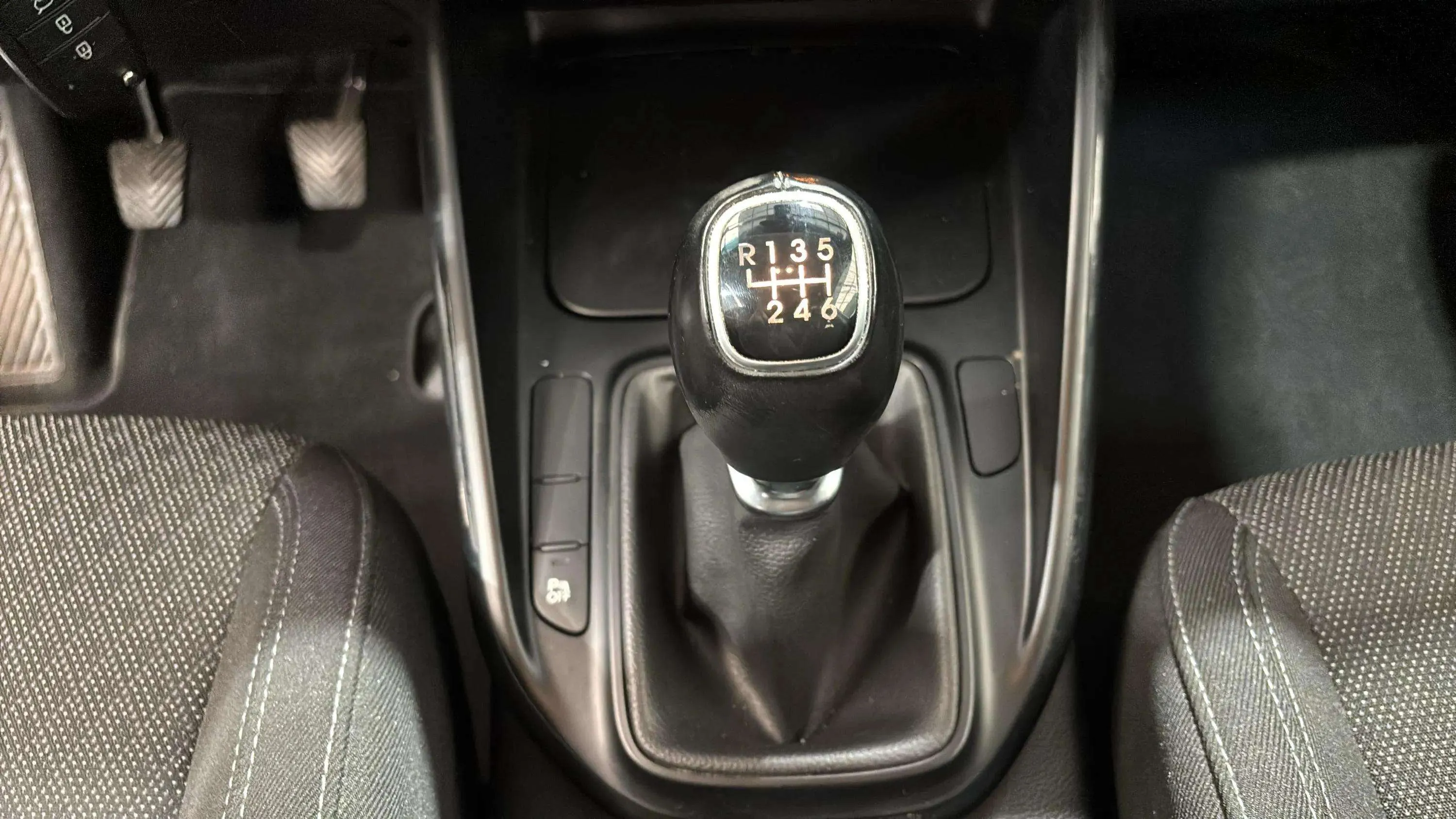 Kia Carens 1.6 GDi Basic - foto 16