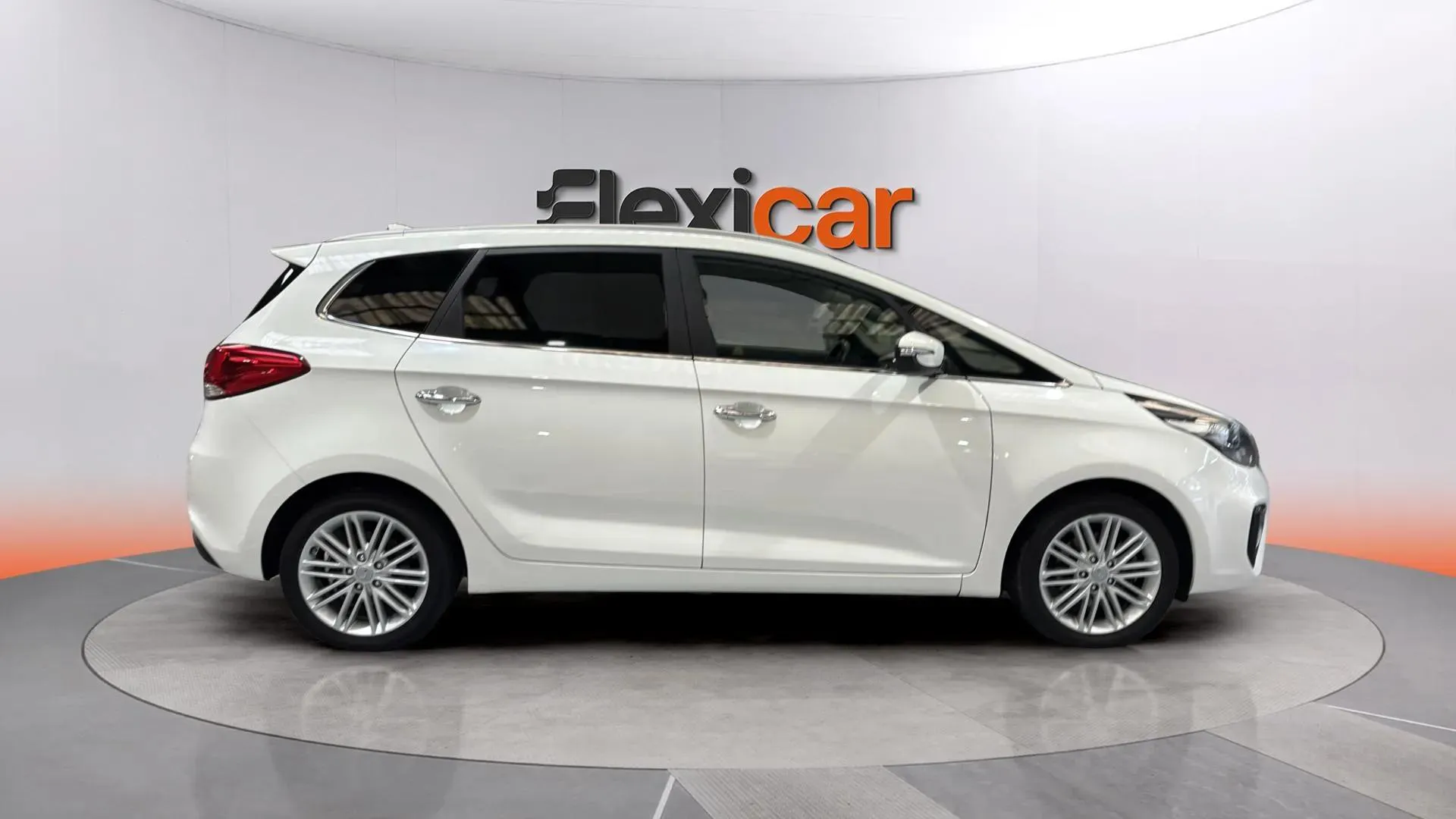 Kia Carens 1.6 GDi Basic - foto 8