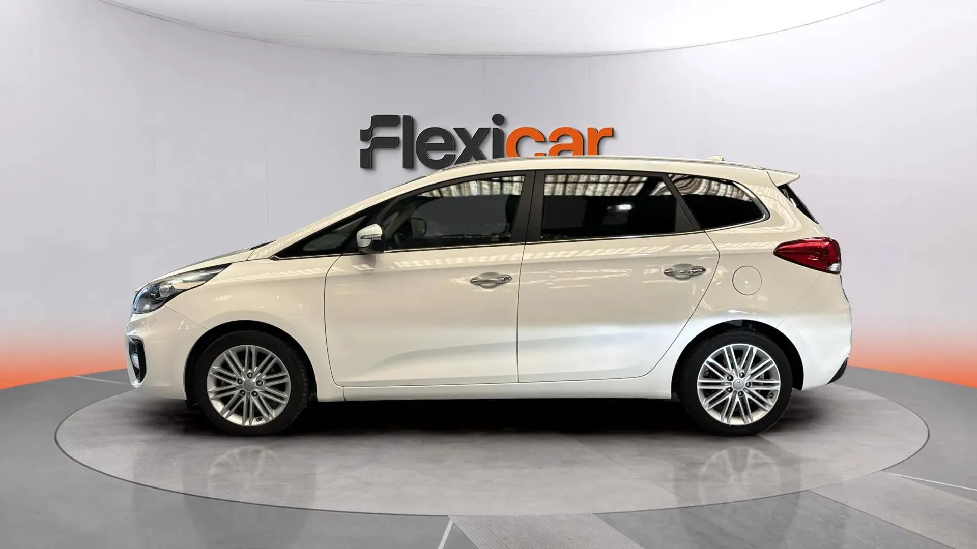 Kia Carens 1.6 GDi Basic - foto 4