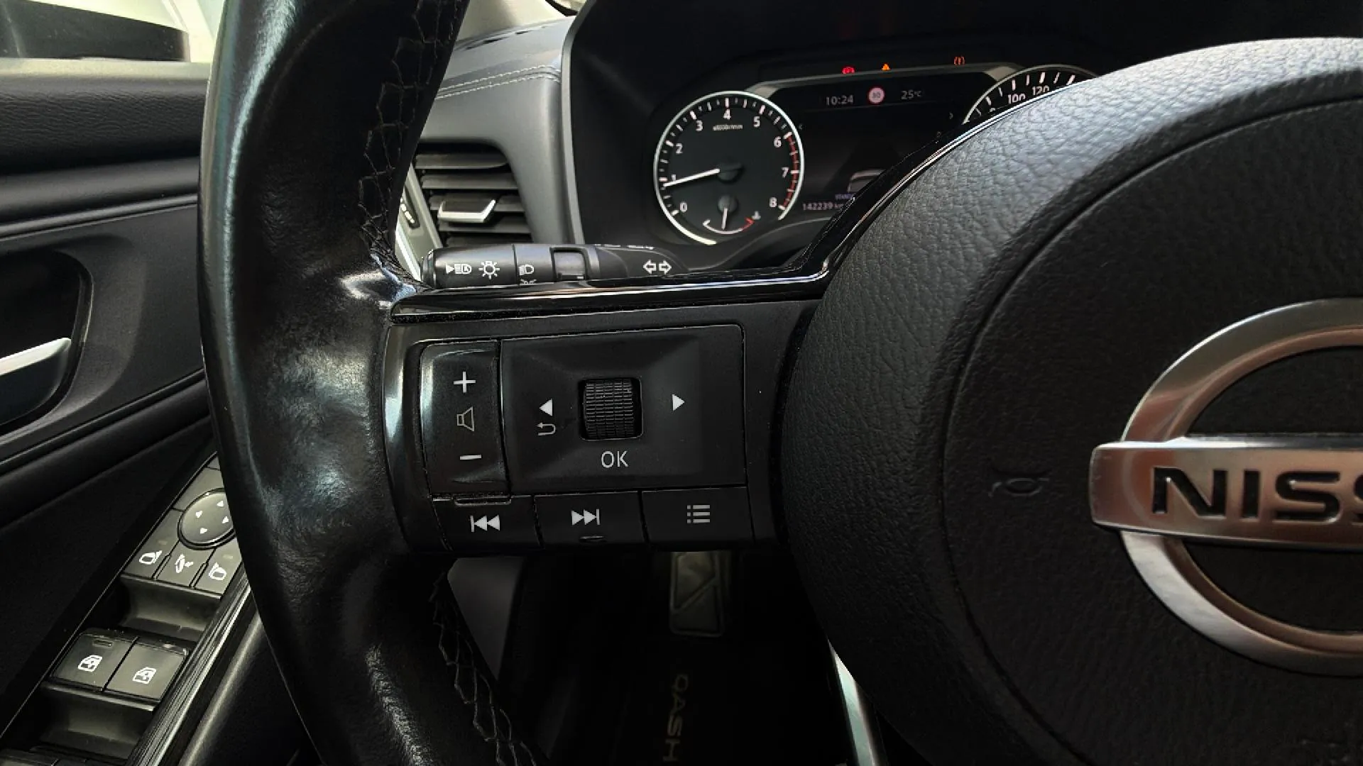 Nissan Qashqai DIG-T mHEV Premiere Edition Bit. - foto 13