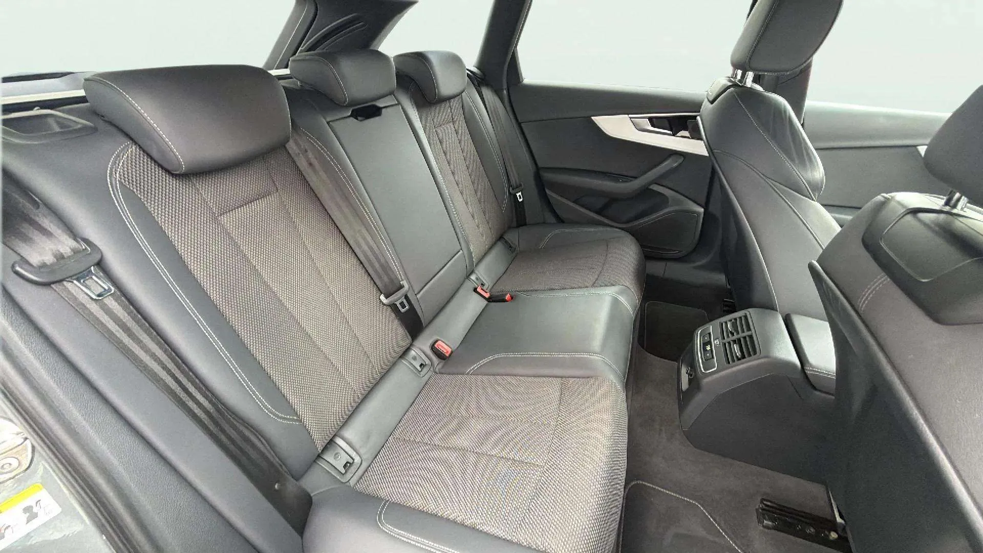 Audi A4 Avant Advanced 30 TDI S tronic - foto 18