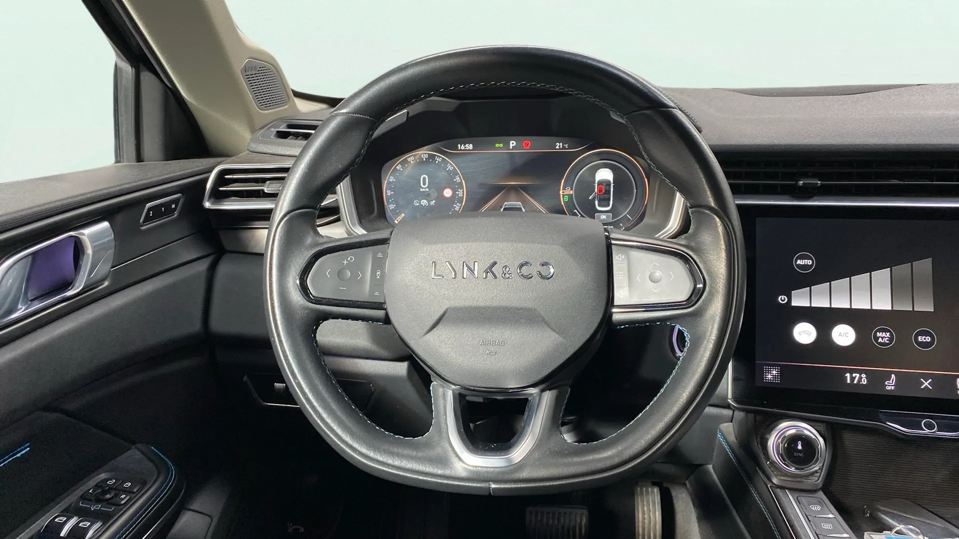 Lynk & Co 01 1.5 PHEV - foto 15