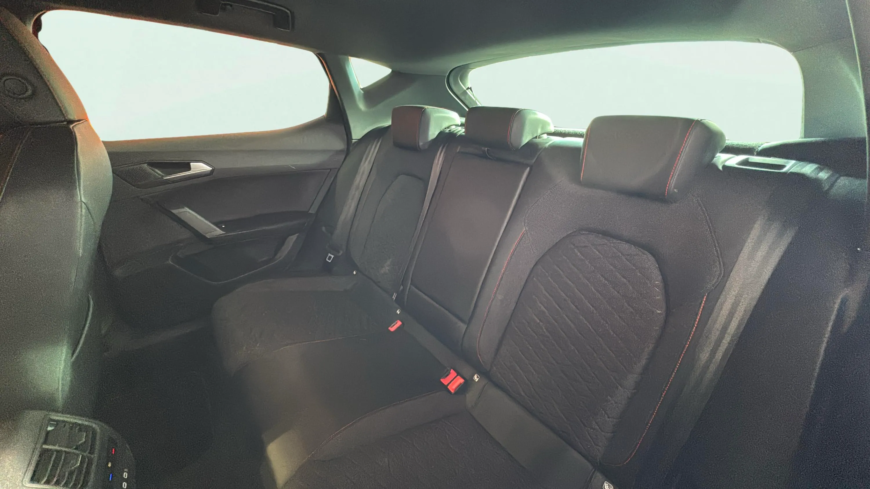 SEAT León 1.5 eTSI DSG-7 FR Go L - foto 15