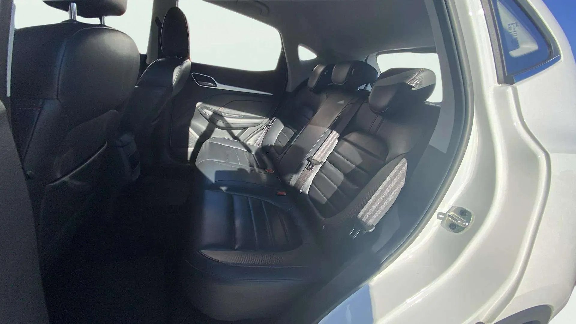 MG ZS 1.5 Luxury - foto 15