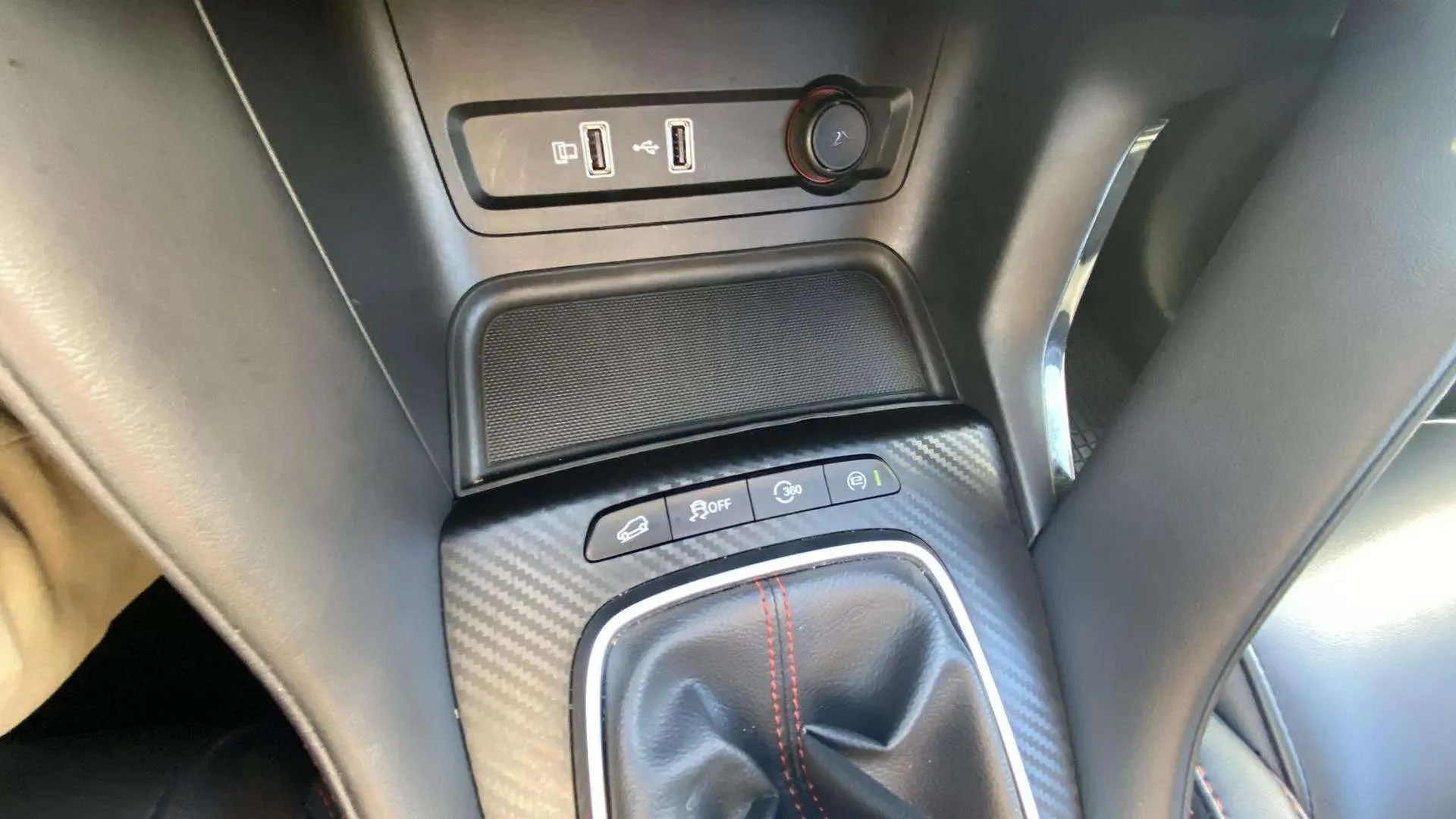 MG ZS 1.5 Luxury - foto 19