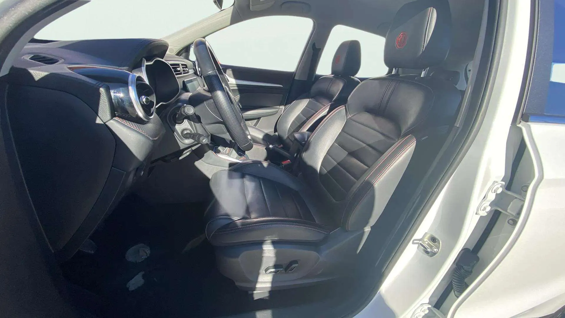MG ZS 1.5 Luxury - foto 14