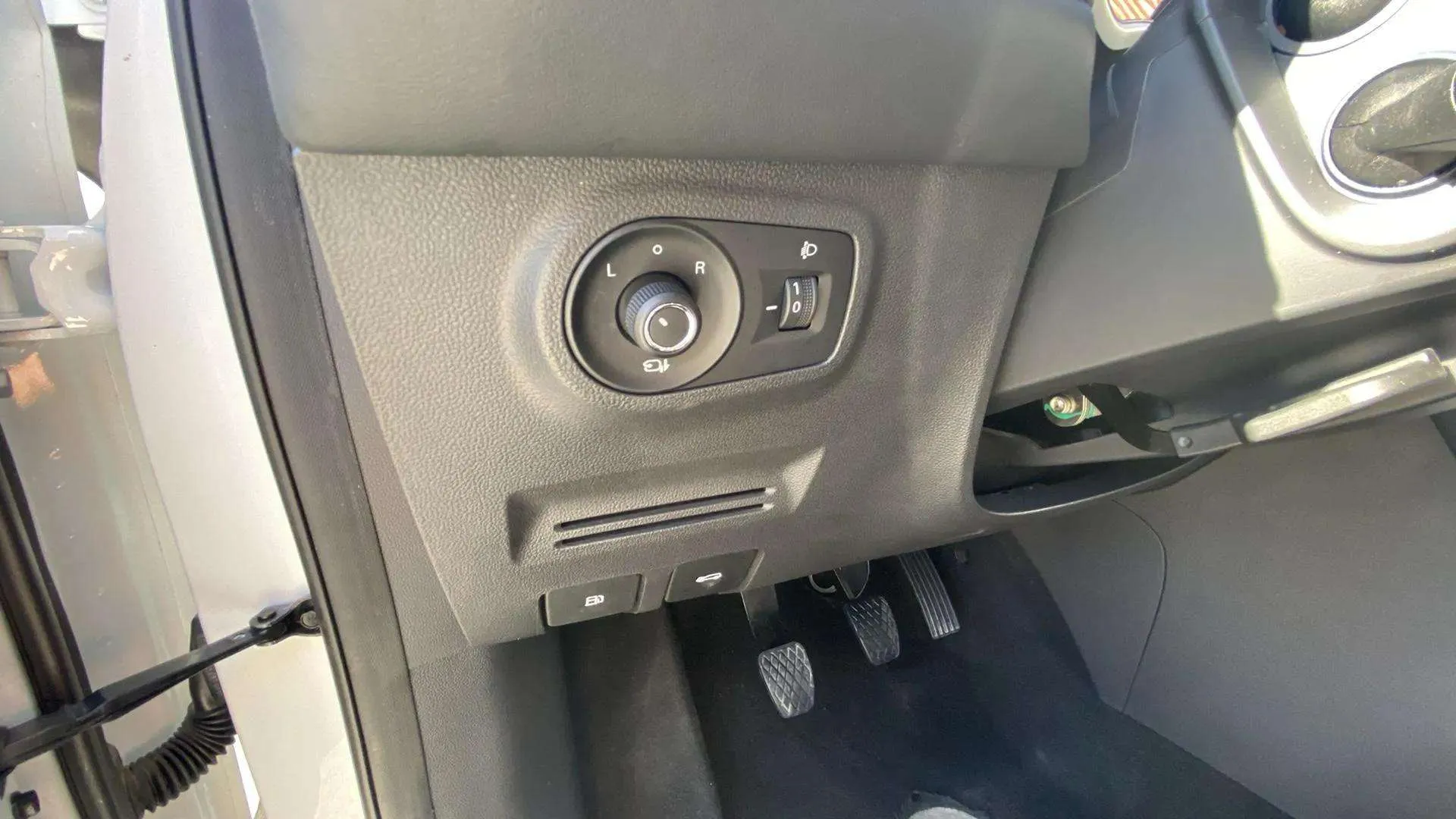 MG ZS 1.5 Luxury - foto 18