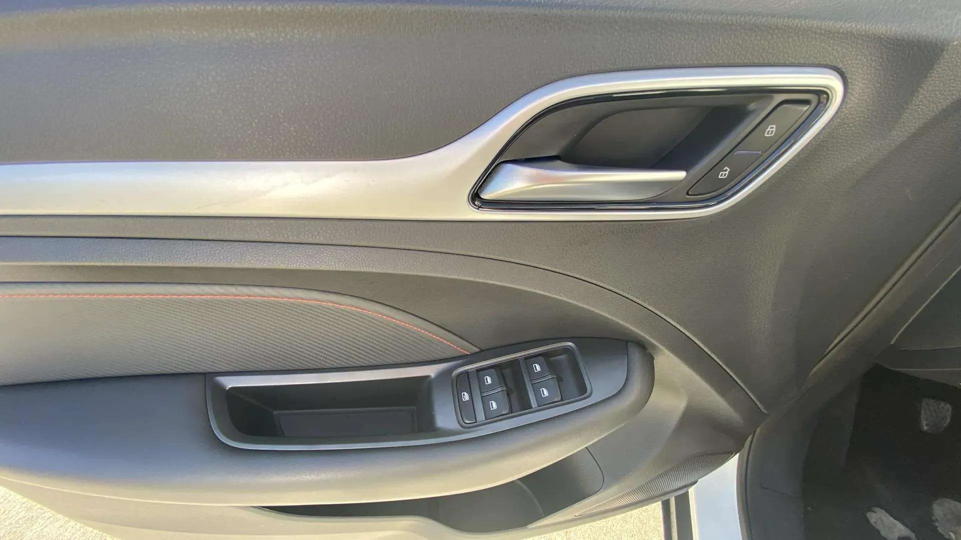 MG ZS 1.5 Luxury - foto 17
