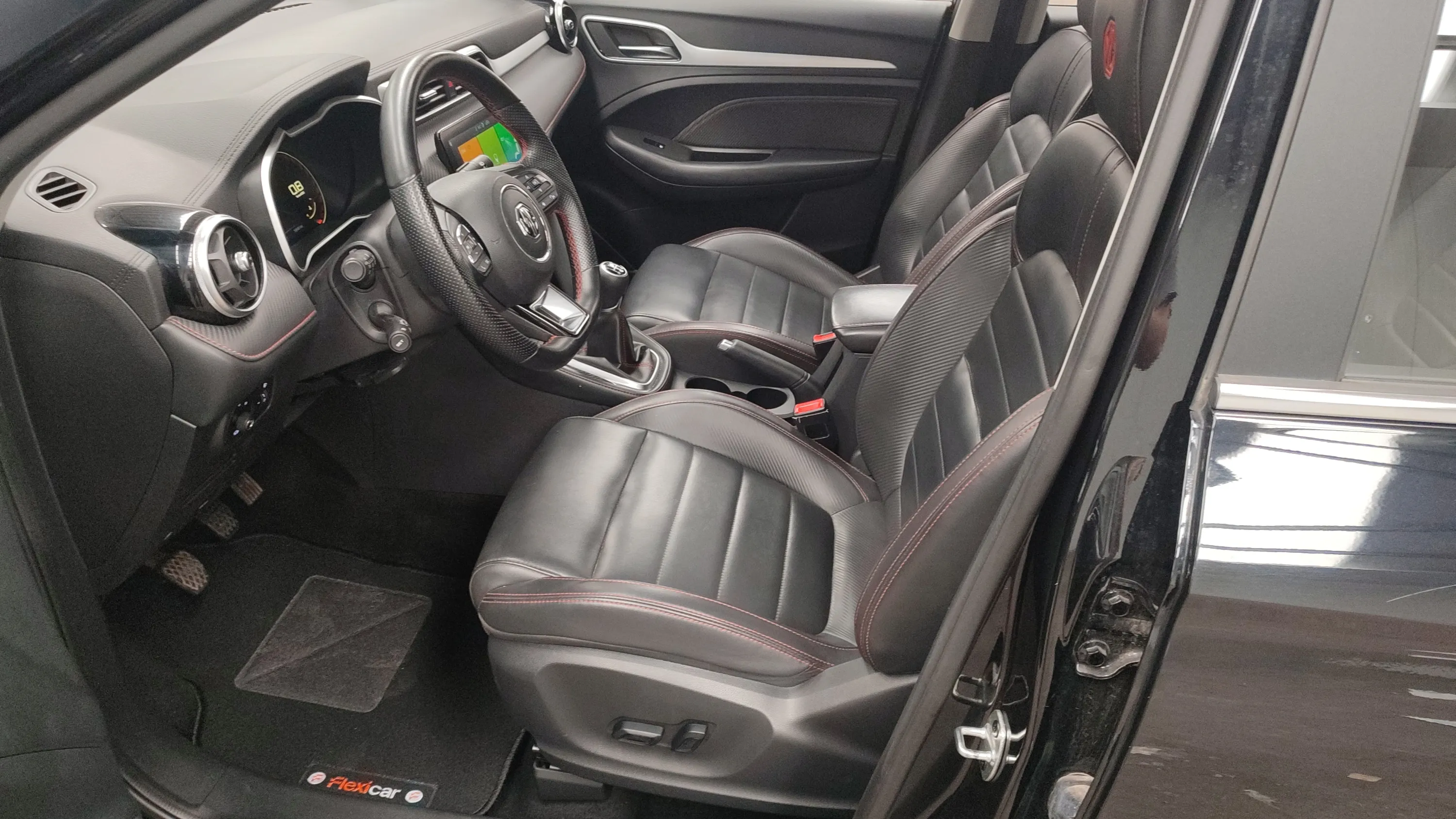 MG ZS 1.5 Luxury - foto 19