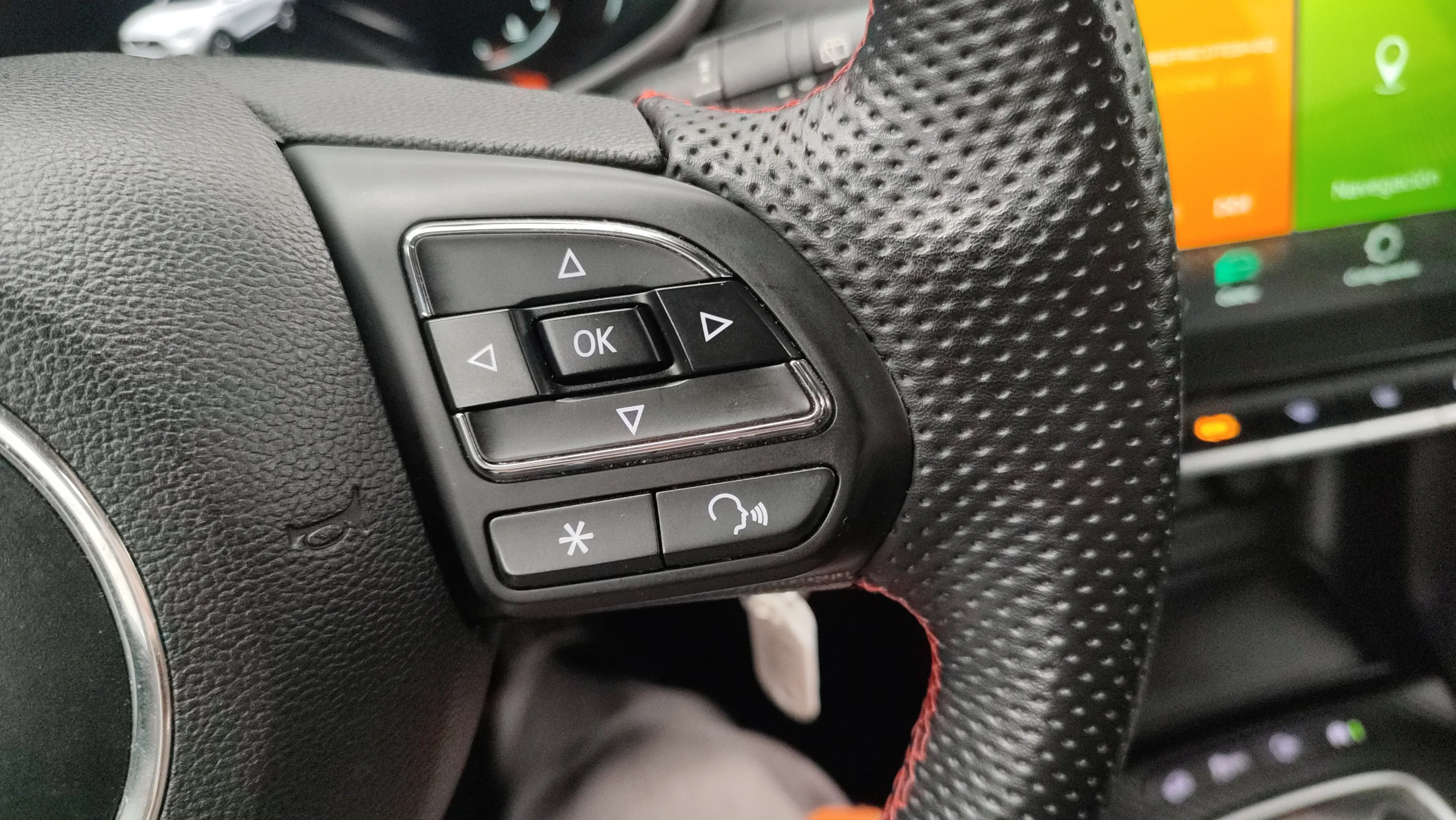 MG ZS 1.5 Luxury - foto 16