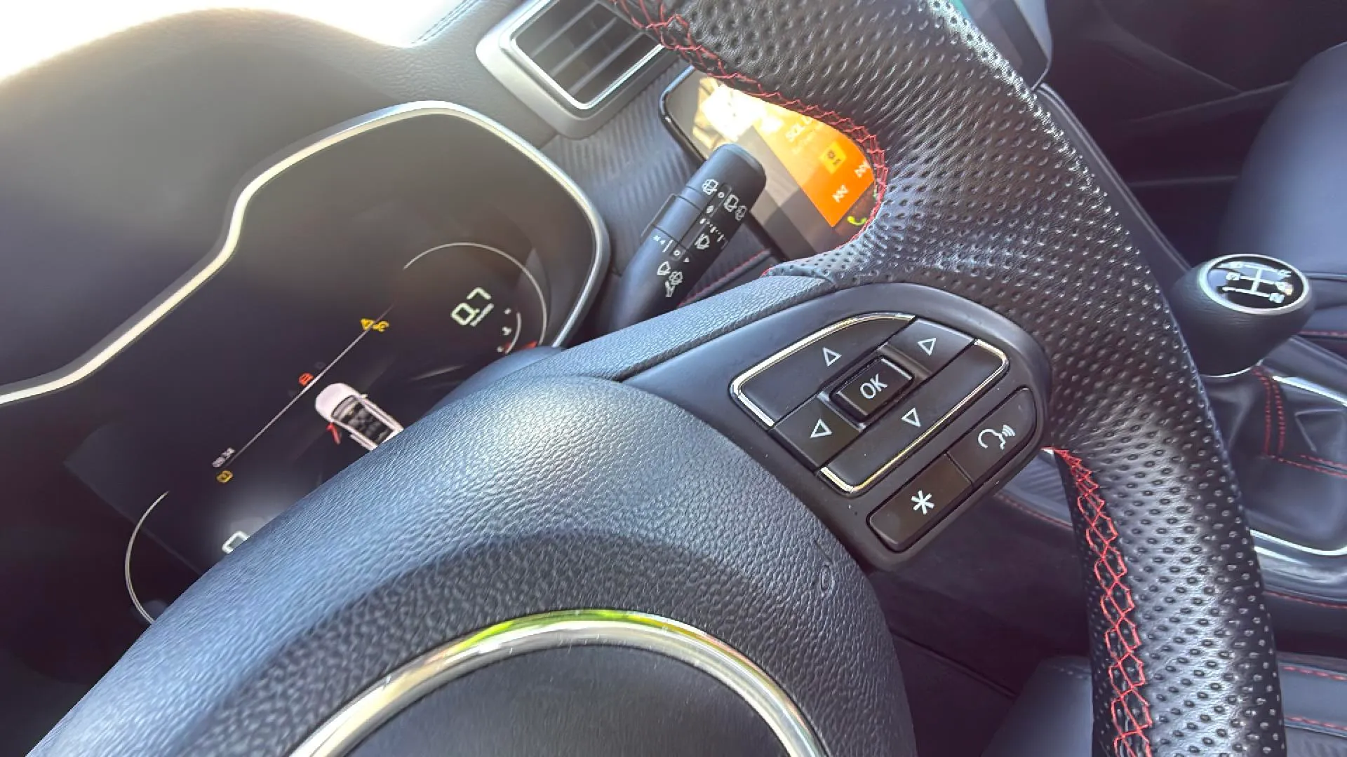 MG ZS 1.5 Luxury - foto 16
