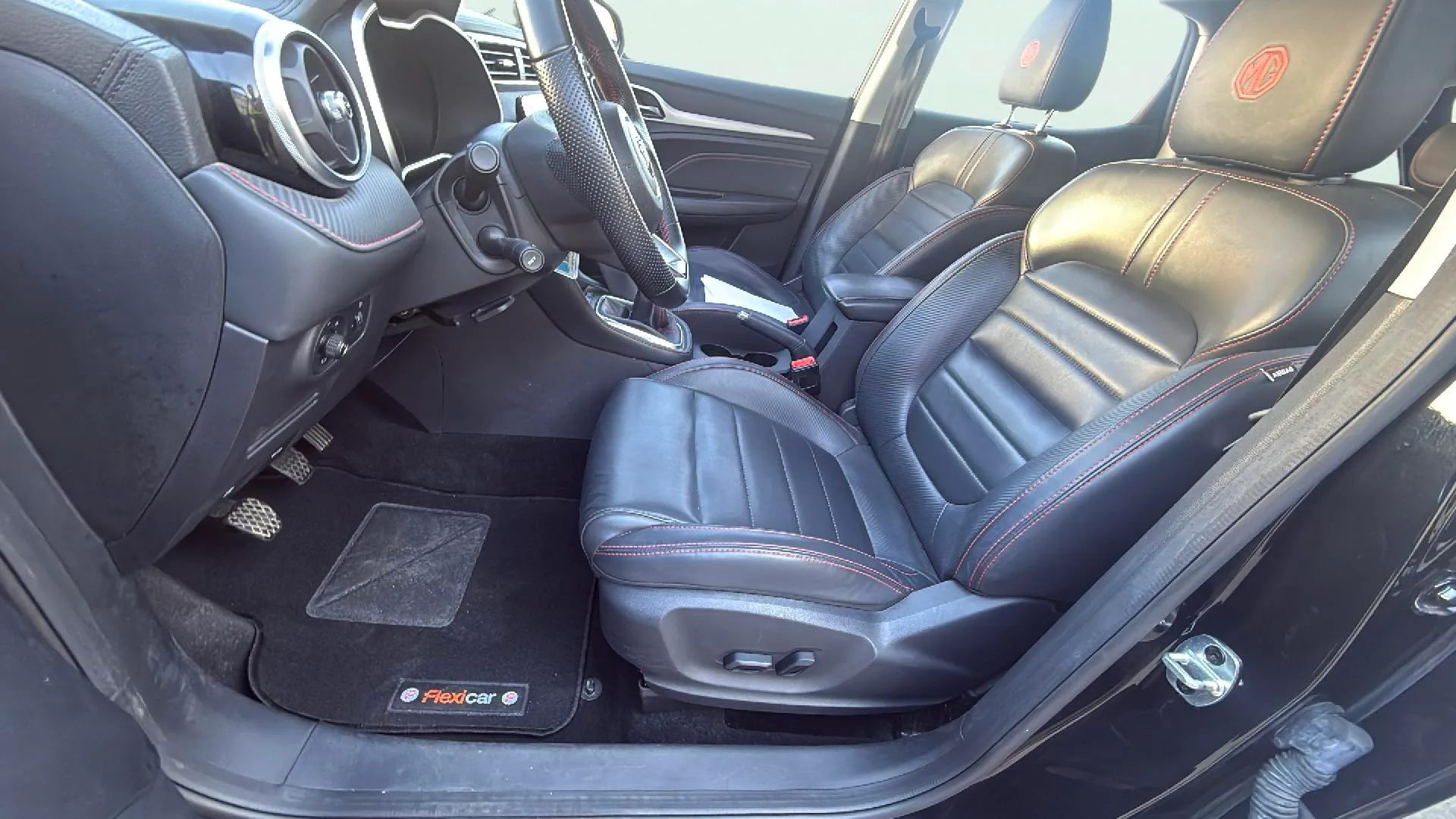 MG ZS 1.5 Luxury - foto 24