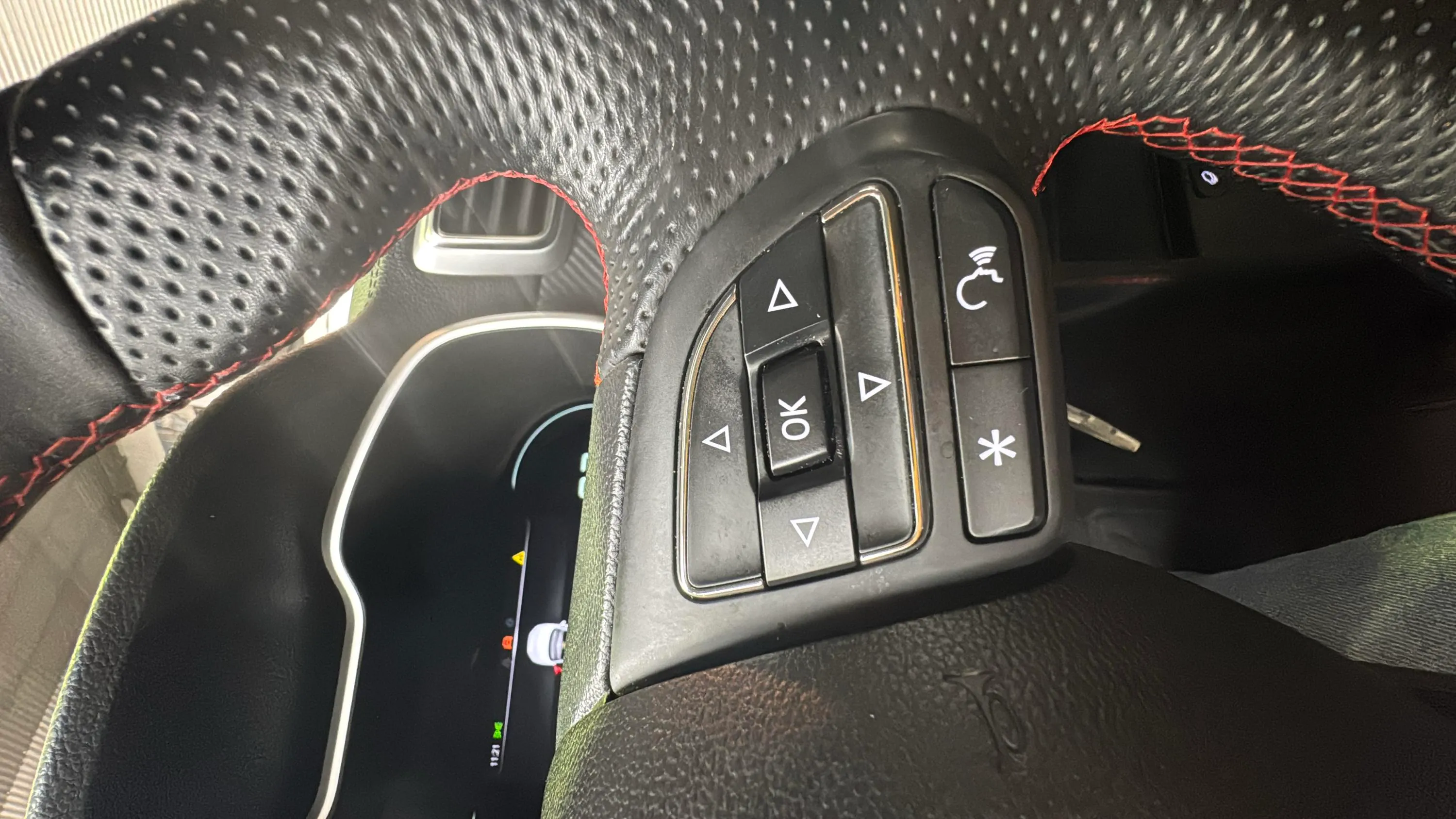 MG ZS 1.5 Luxury - foto 18