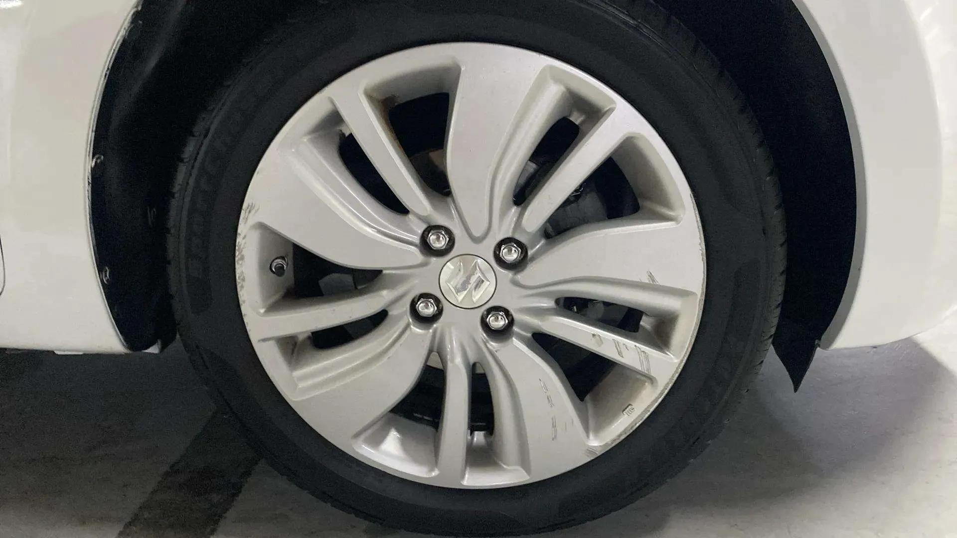 Suzuki Swift 1.2 GLE 4WD - foto 24