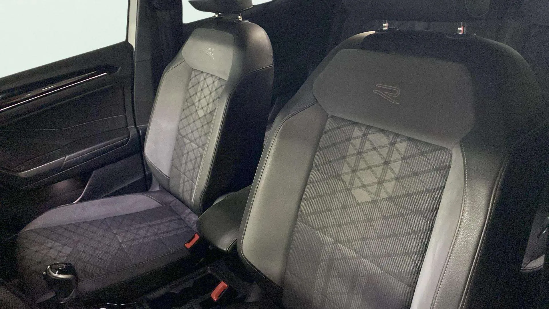 Volkswagen T-Roc Advance R-Line 1.5 TSI - foto 23
