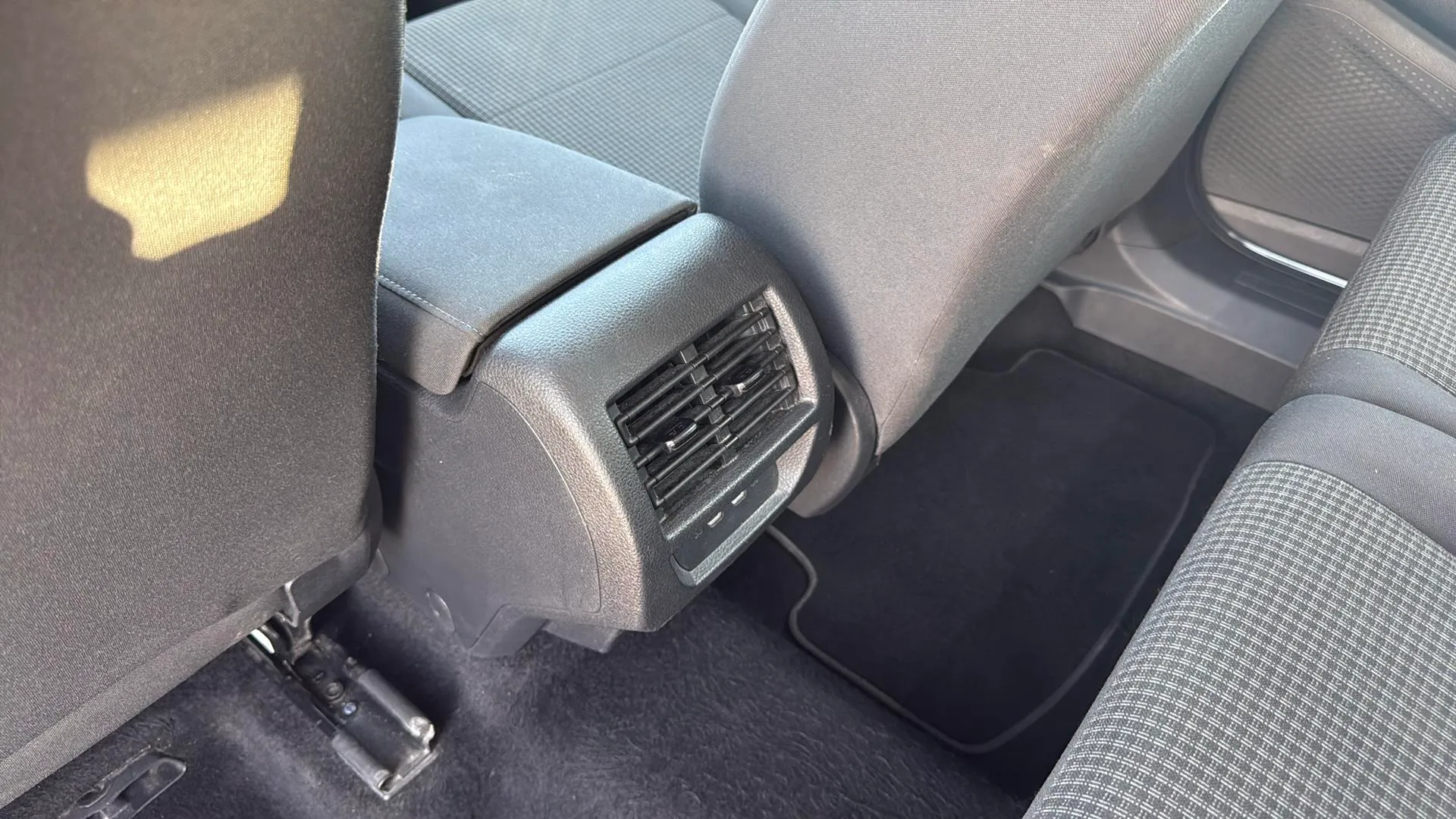 Volkswagen Caddy California 2.0 TDI - foto 23
