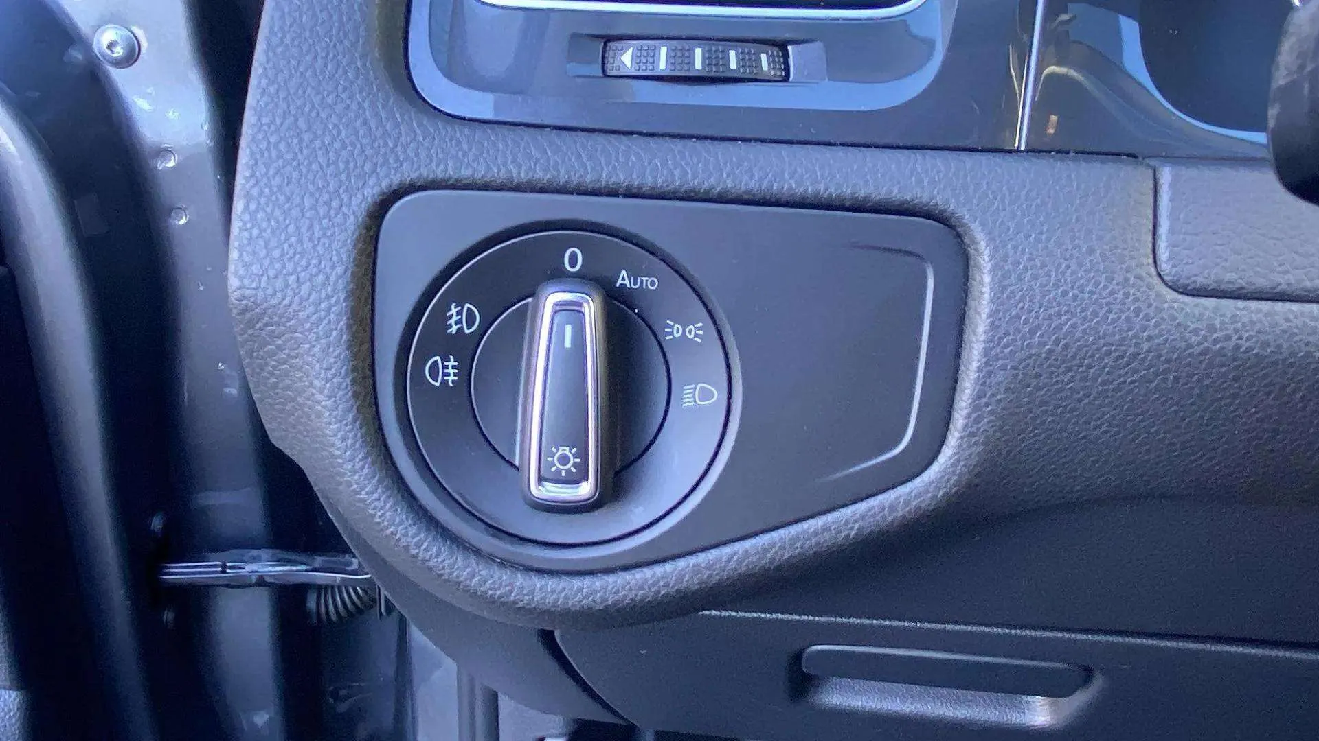 Volkswagen Golf X - foto 23
