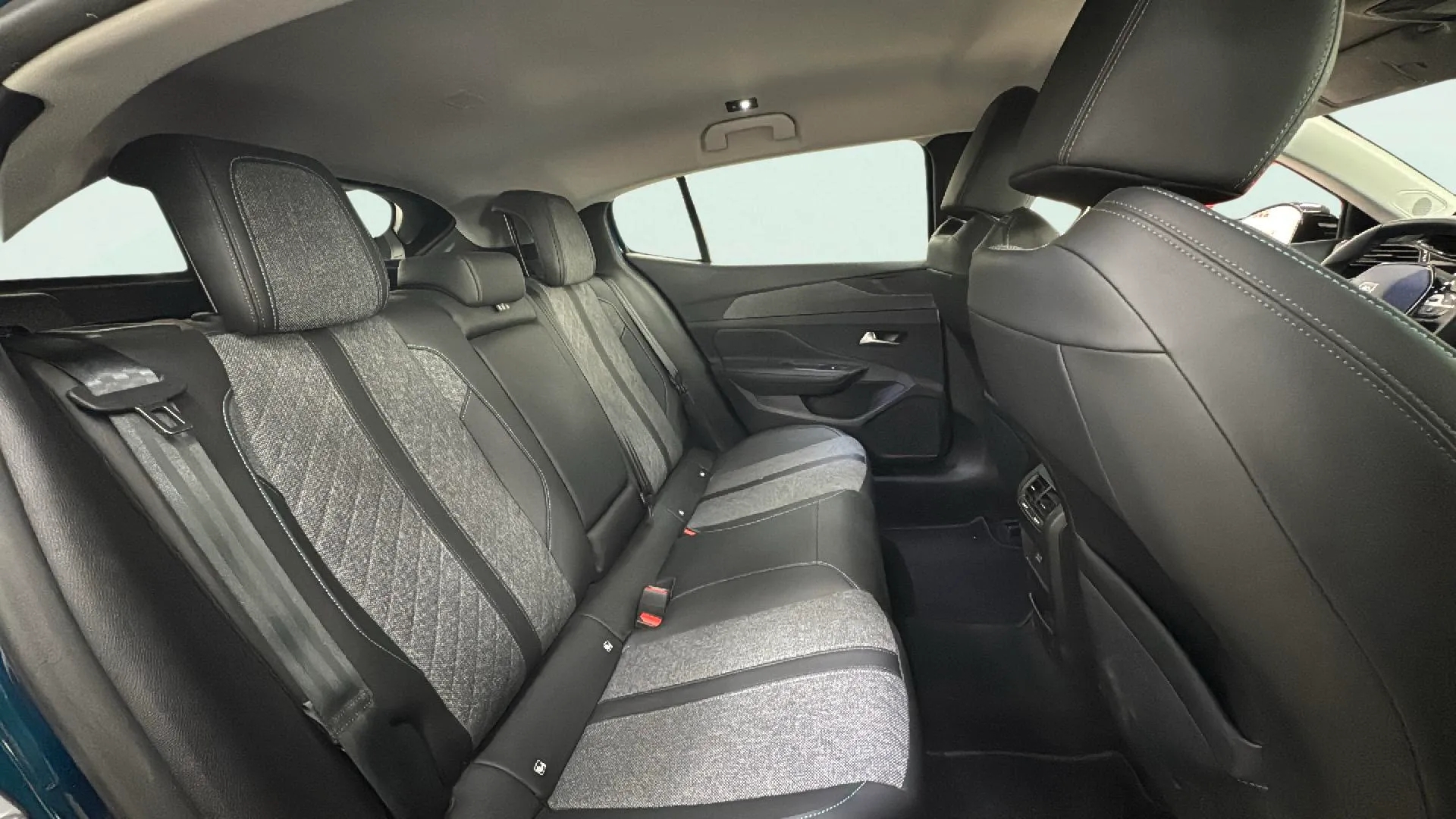Peugeot 408 Allure PHEV 180 e-EAT8 - foto 12