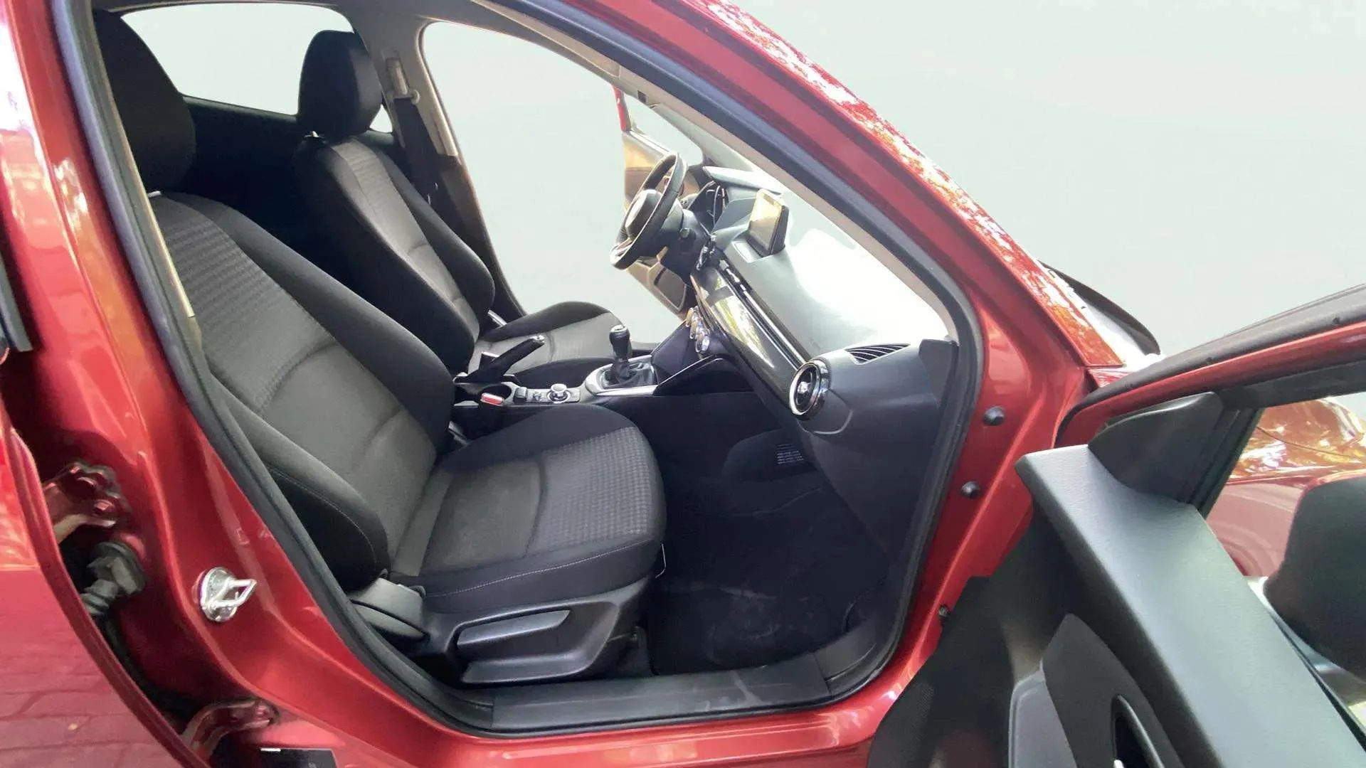 Mazda Mazda2 1.5 GE Black Tech Edition - foto 11