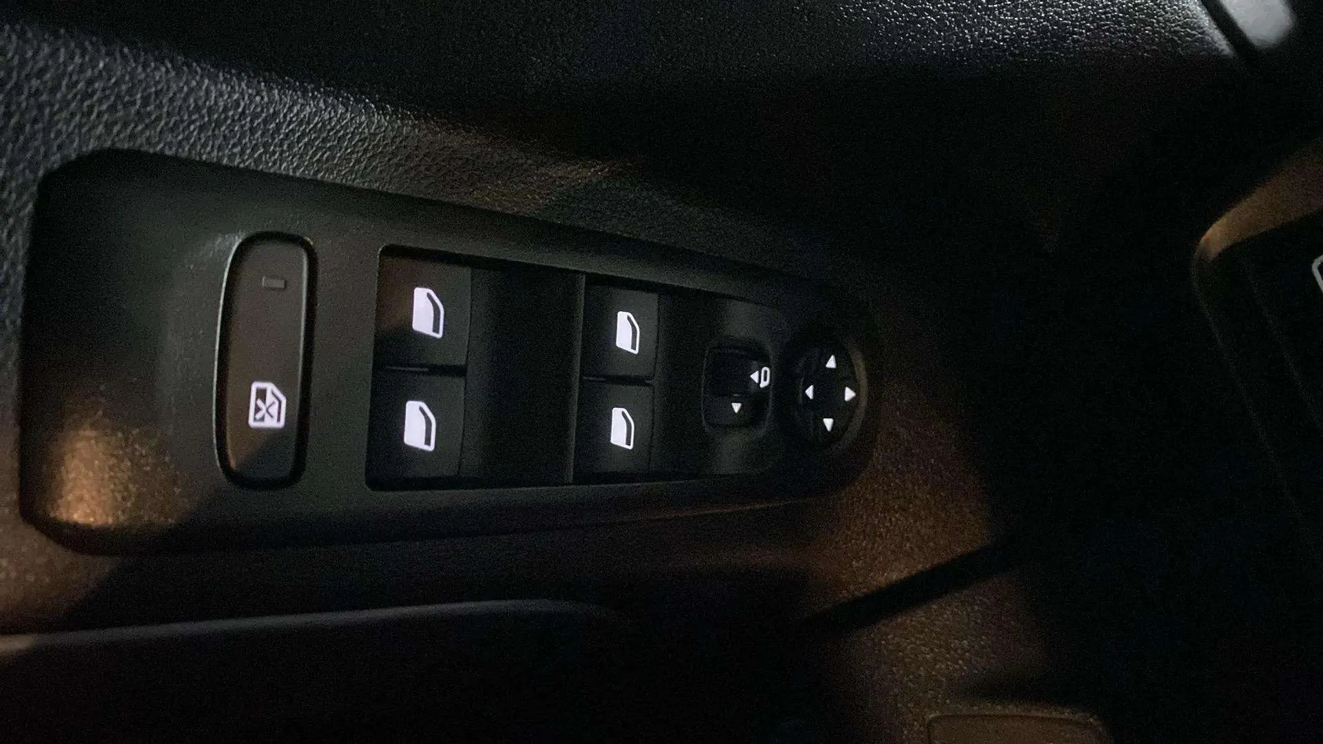 Opel Combo 1.5 Td MT6 €6.4 - foto 18