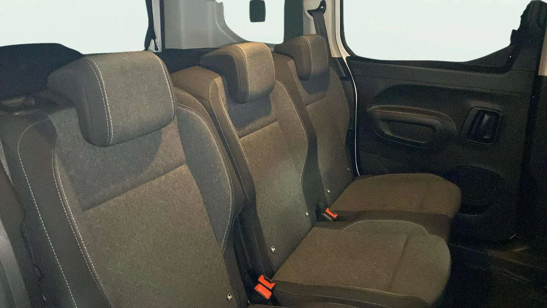Opel Combo 1.5 Td MT6 €6.4 - foto 24
