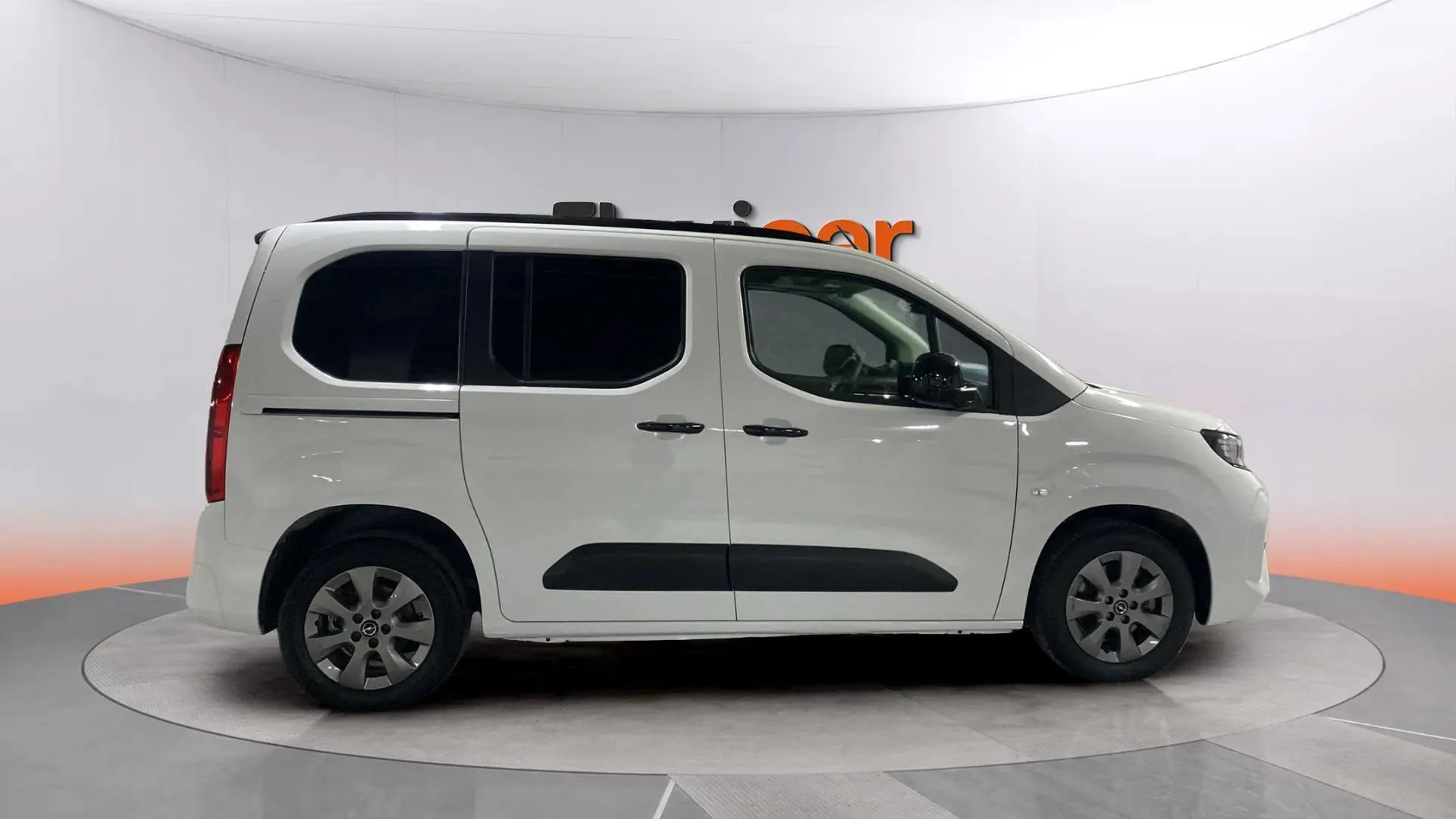 Opel Combo 1.5 Td MT6 €6.4 - foto 8