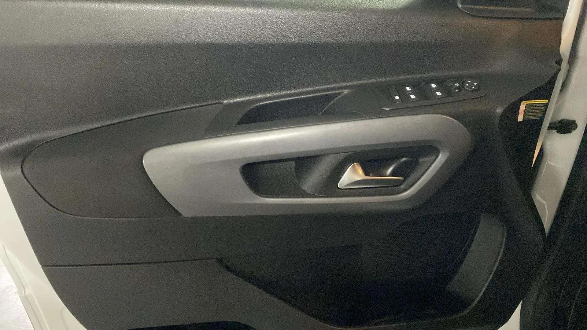Opel Combo 1.5 Td MT6 €6.4 - foto 20