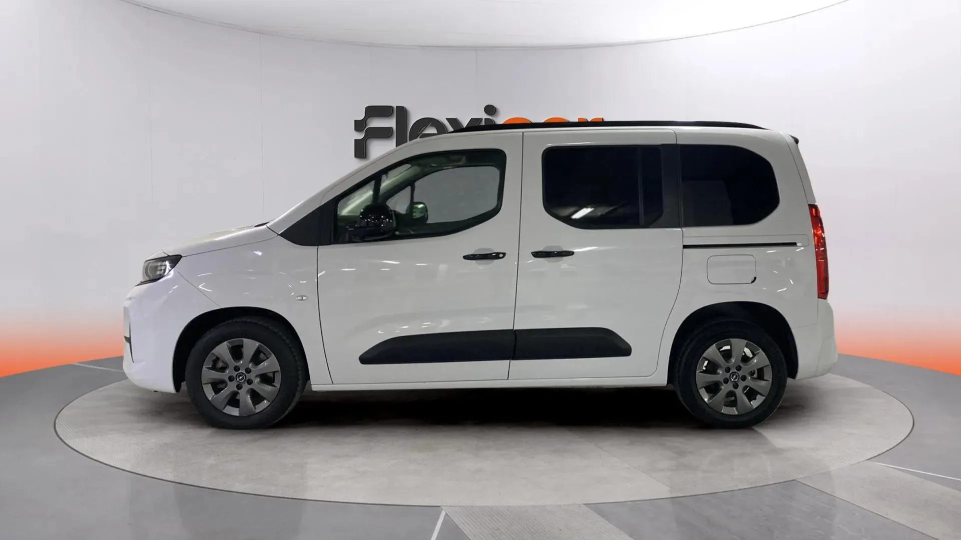 Opel Combo 1.5 Td MT6 €6.4 - foto 4