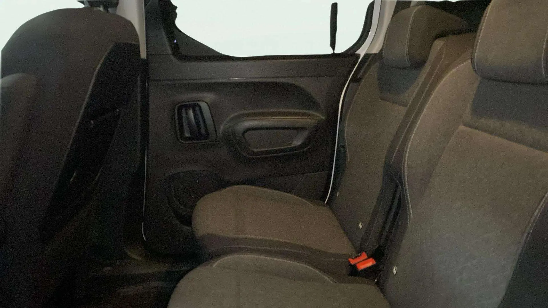 Opel Combo 1.5 Td MT6 €6.4 - foto 25