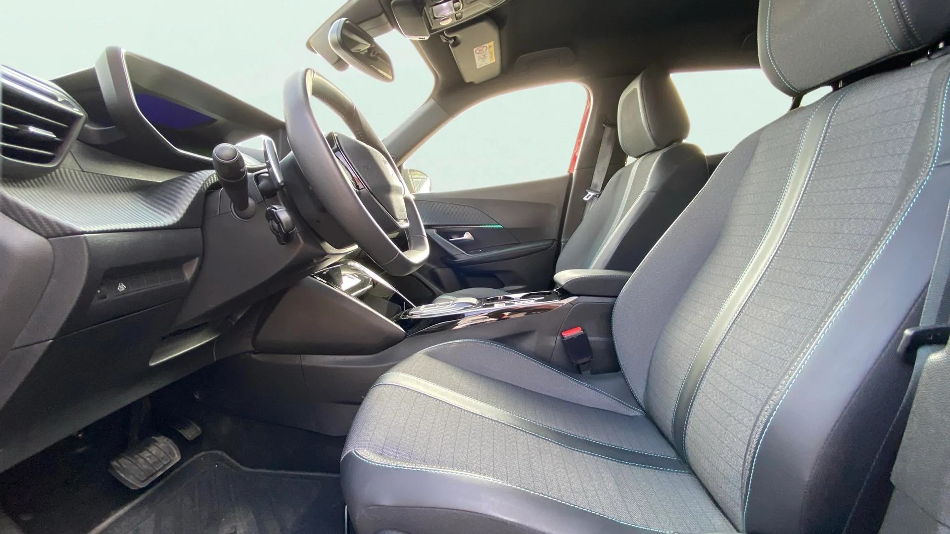 Peugeot 2008 Allure BlueHDi 130 EAT8 - foto 9