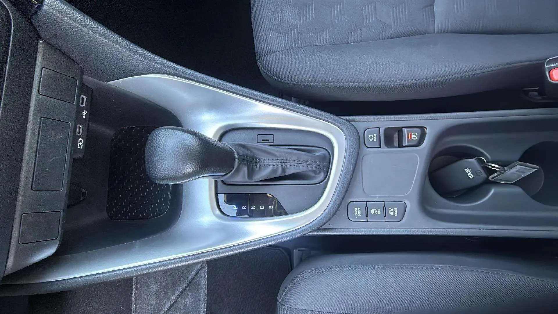 Toyota Yaris 1.5 120H Active Plus - foto 19