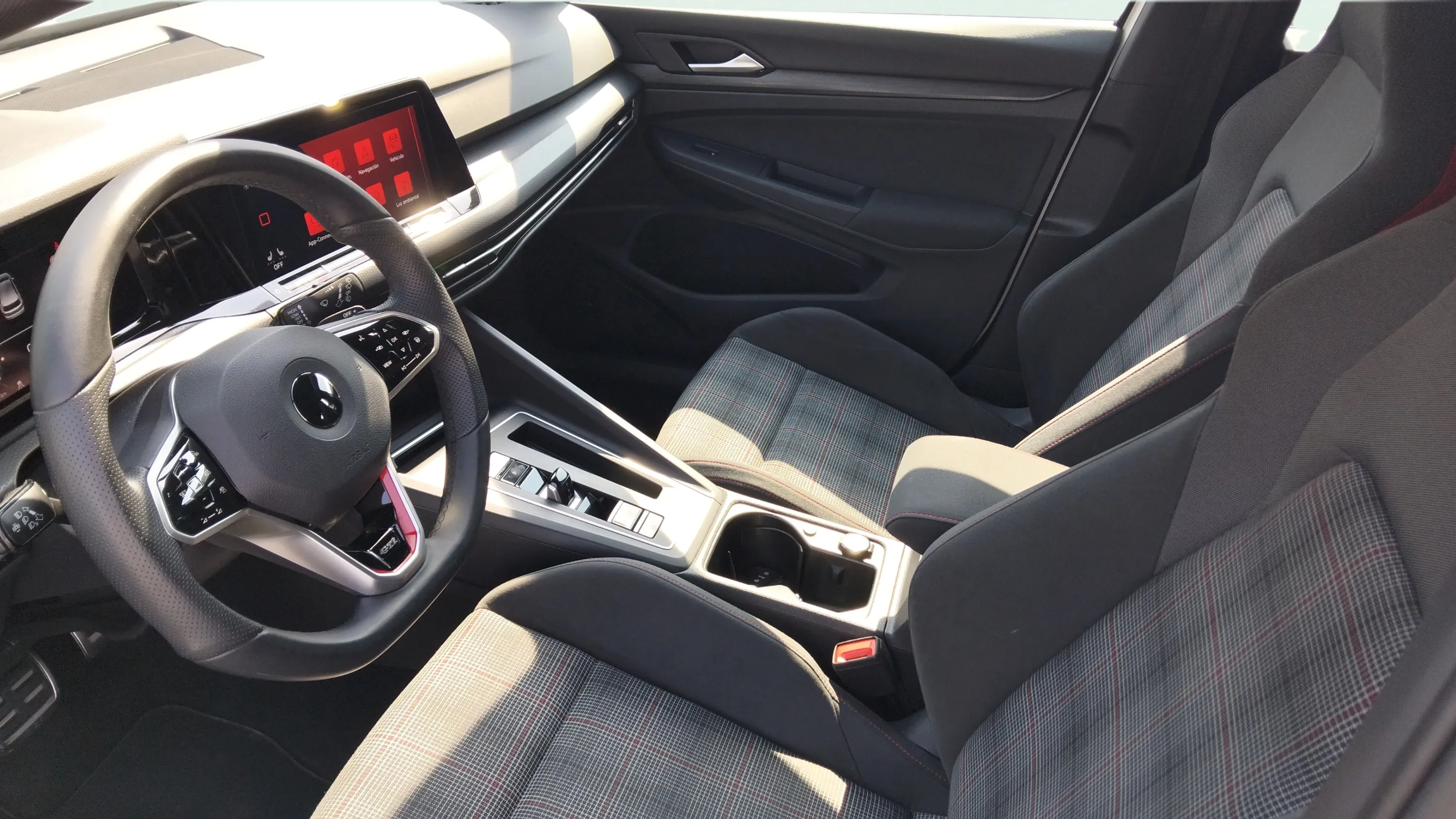 Volkswagen Golf GTI 2.0 TSI DSG - foto 9
